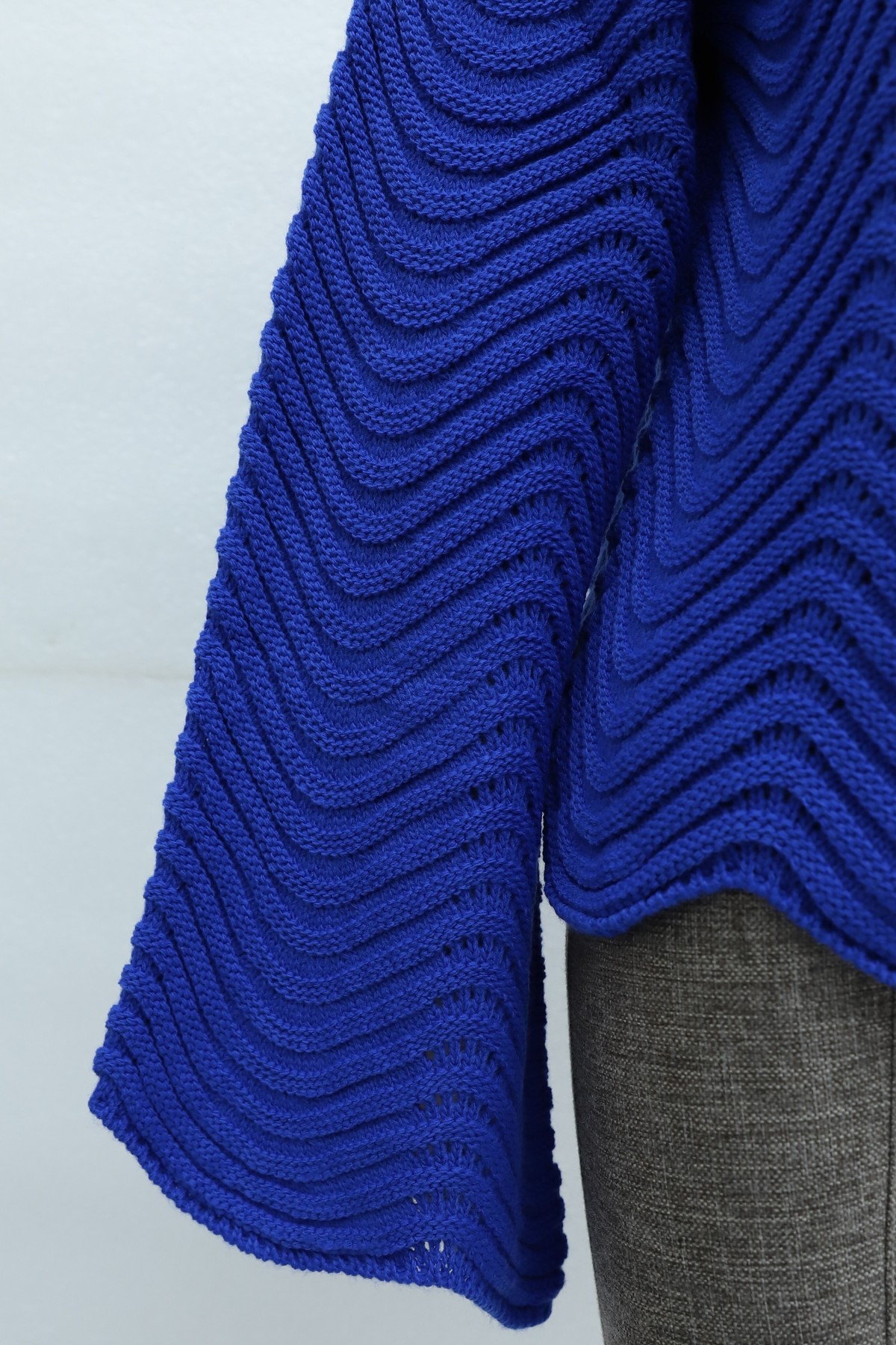 Round-Neck Zigzag Knit Sweater -Saxe 
