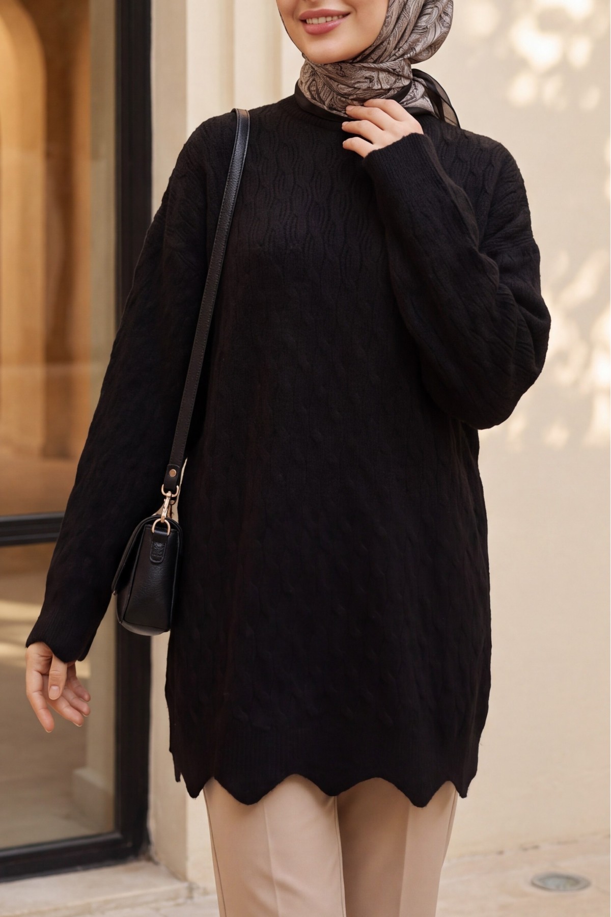 Oversized Crew-Neck Knit Tunic with Chain Pattern -Black