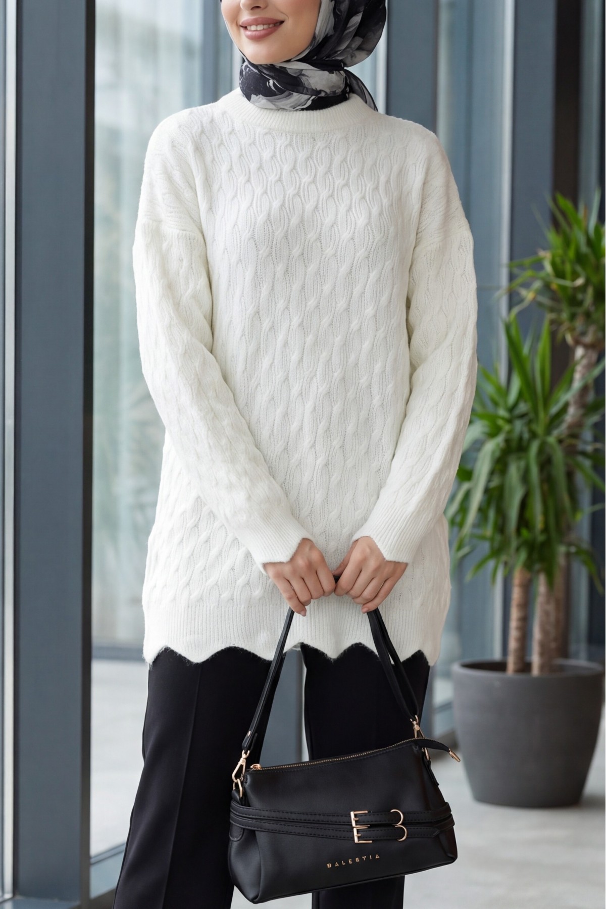 Oversized Crew-Neck Knit Tunic with Chain Pattern -White