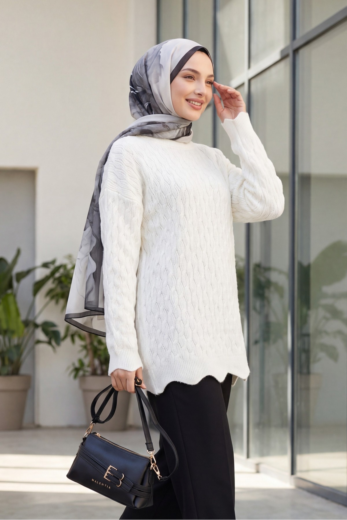 Oversized Crew-Neck Knit Tunic with Chain Pattern -White