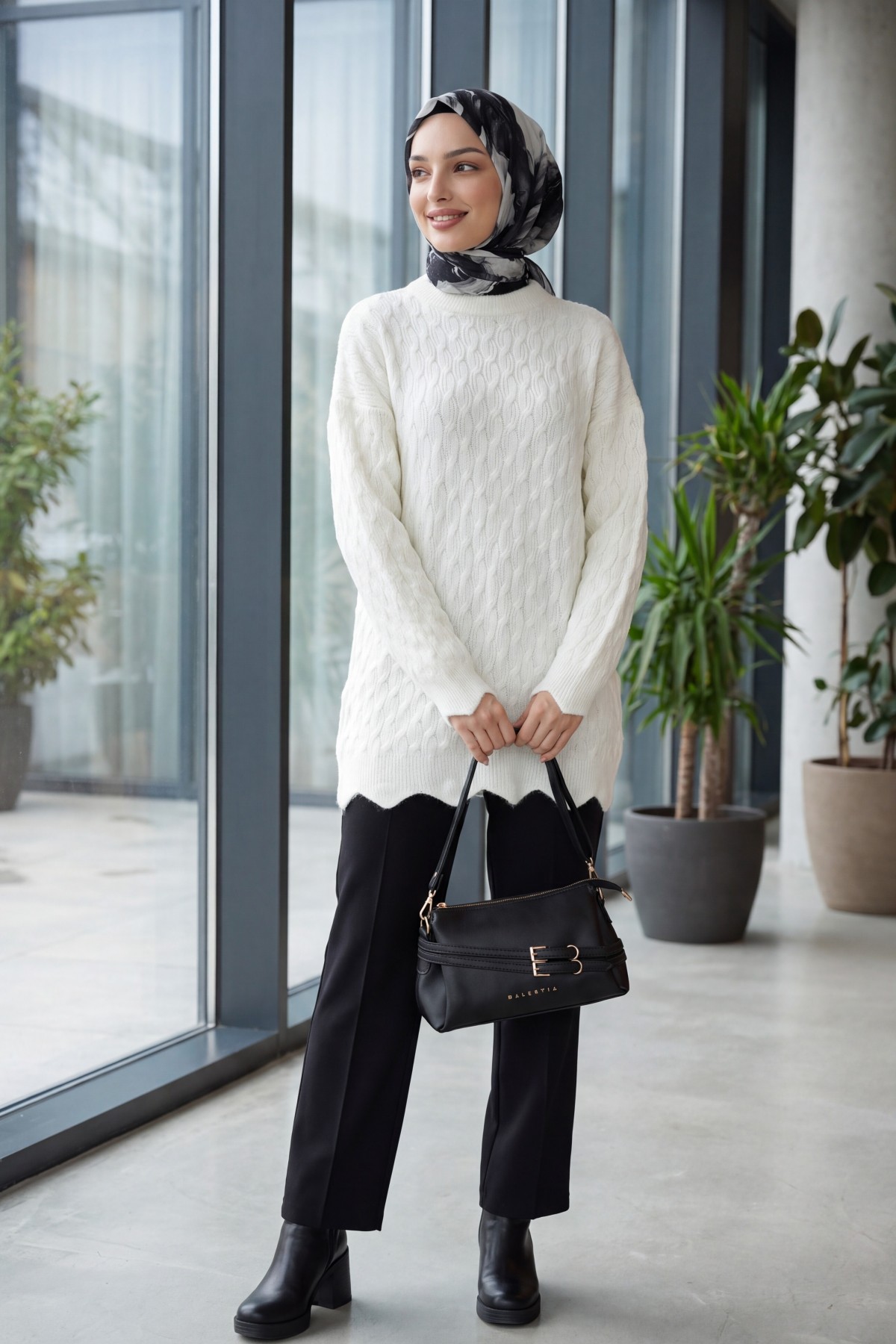 Oversized Crew-Neck Knit Tunic with Chain Pattern -White