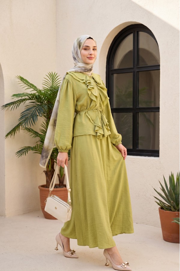 طقم تنورة بتصميم الفراولة مع كشكشة أمامية وأكمام مطاطية وحزام عند الخصر -زيت أخضر