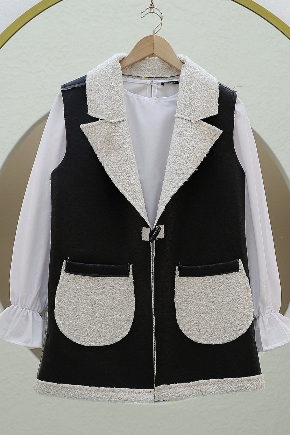 Lamb Plush Double Pocket Vest -White
