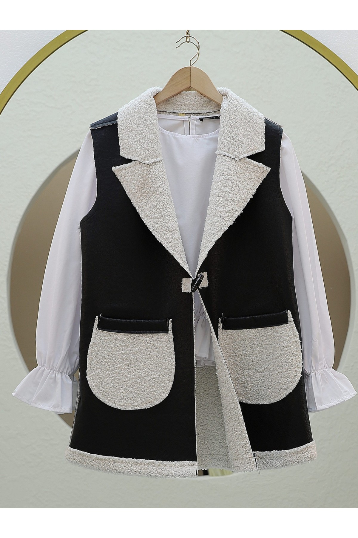 Lamb Plush Double Pocket Vest -White