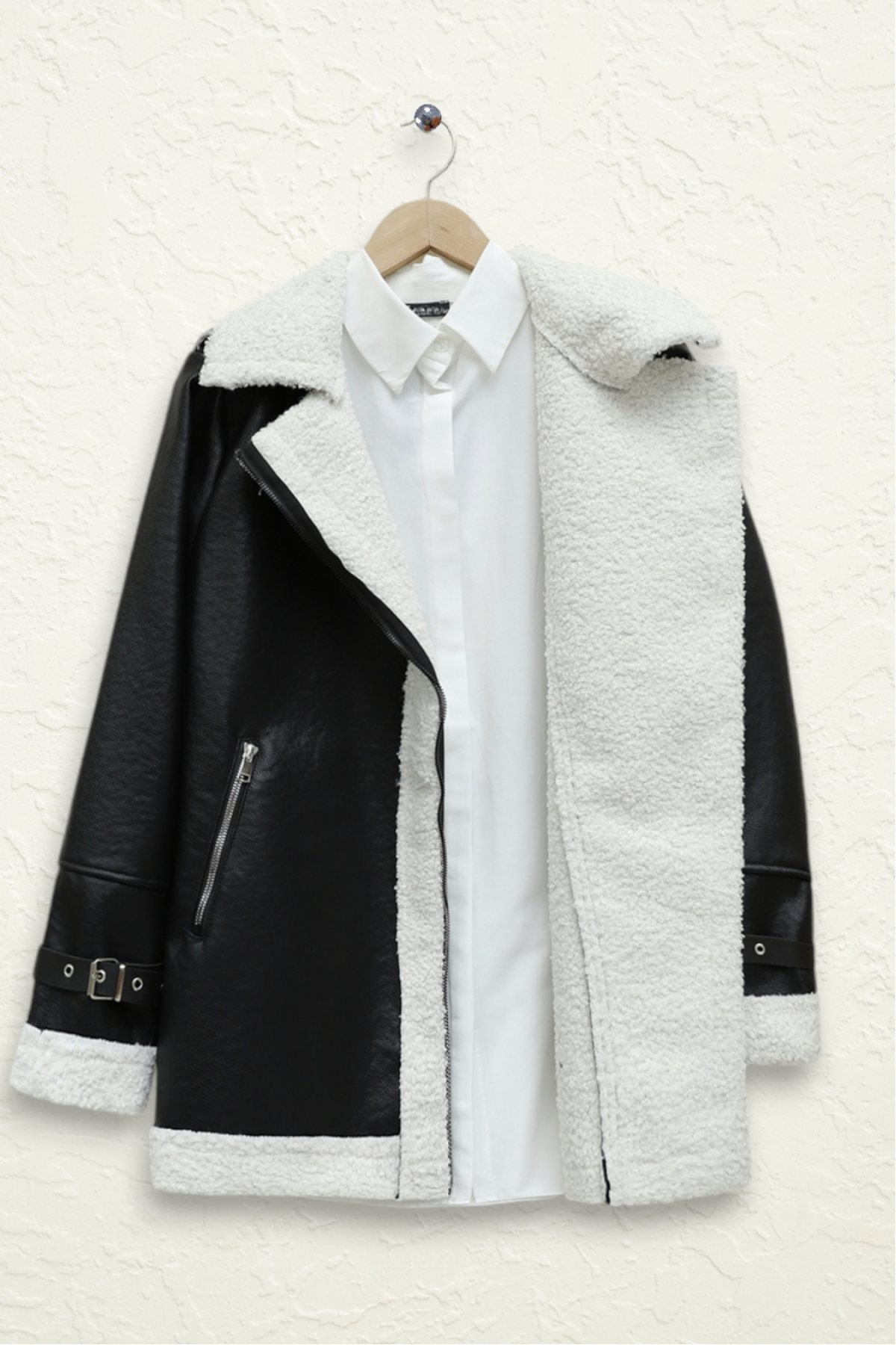 جاكيت جلدي داخلي من القطيفة بسحاب -أبيض سكري