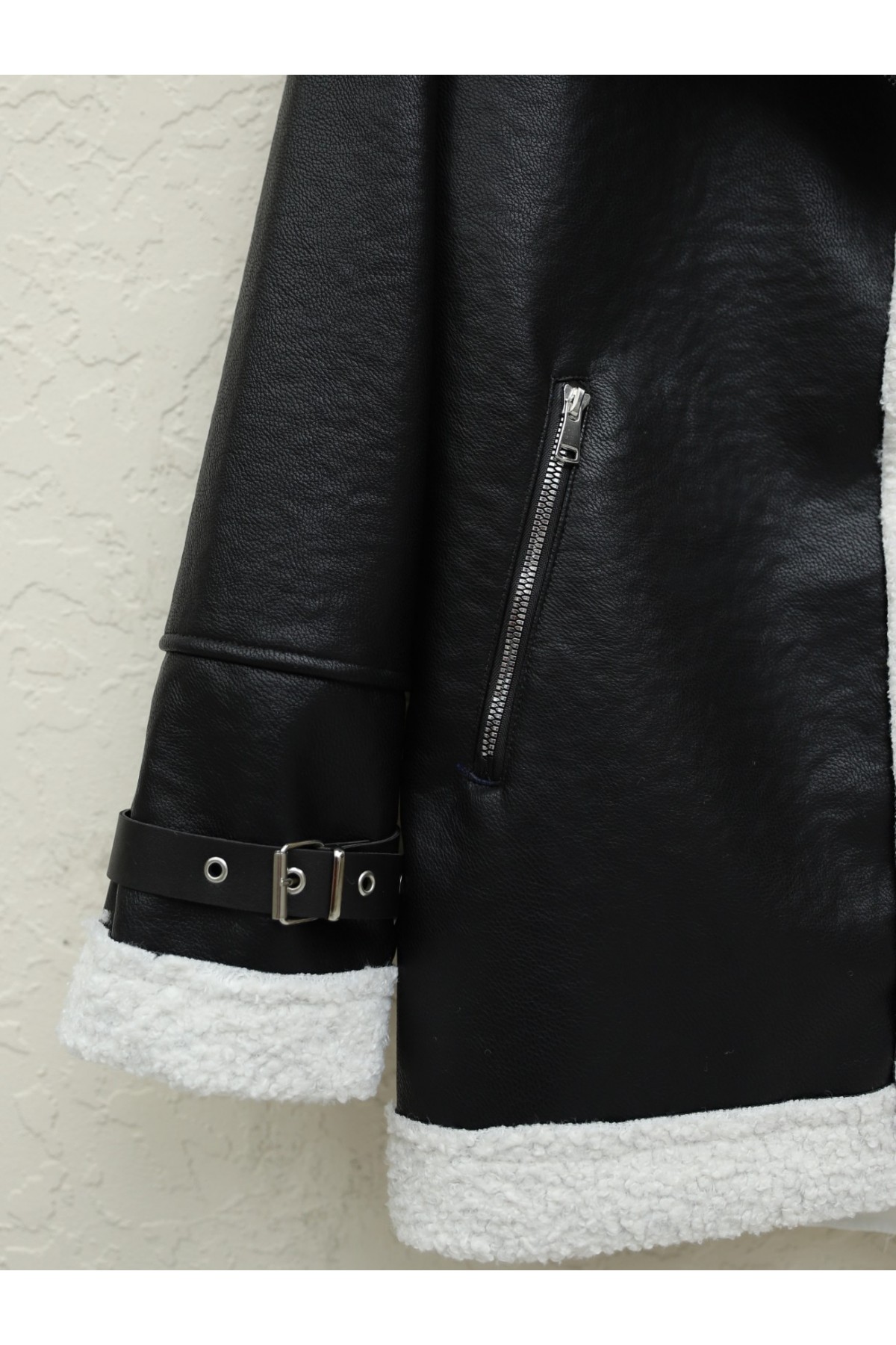 جاكيت جلدي داخلي من القطيفة بسحاب -أبيض سكري