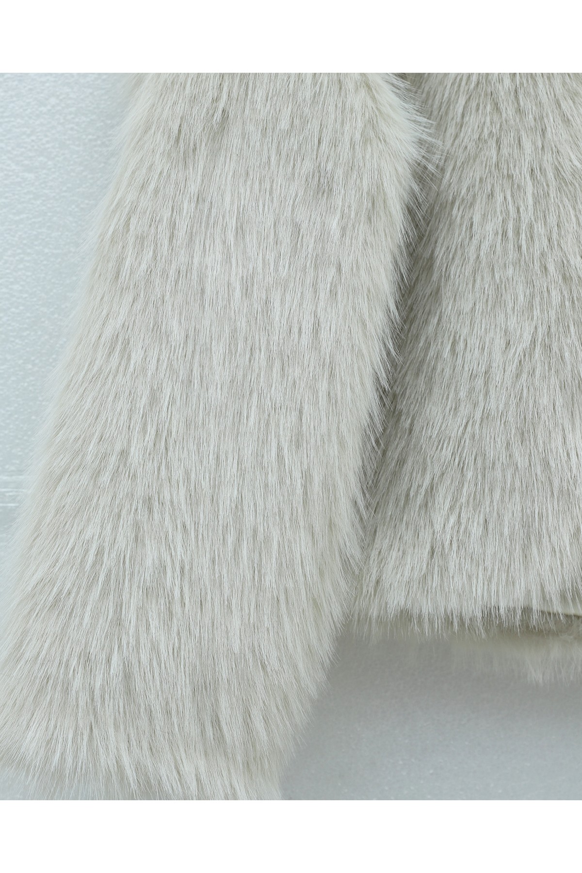 معطف مبطن بالفرو -لون كريمي