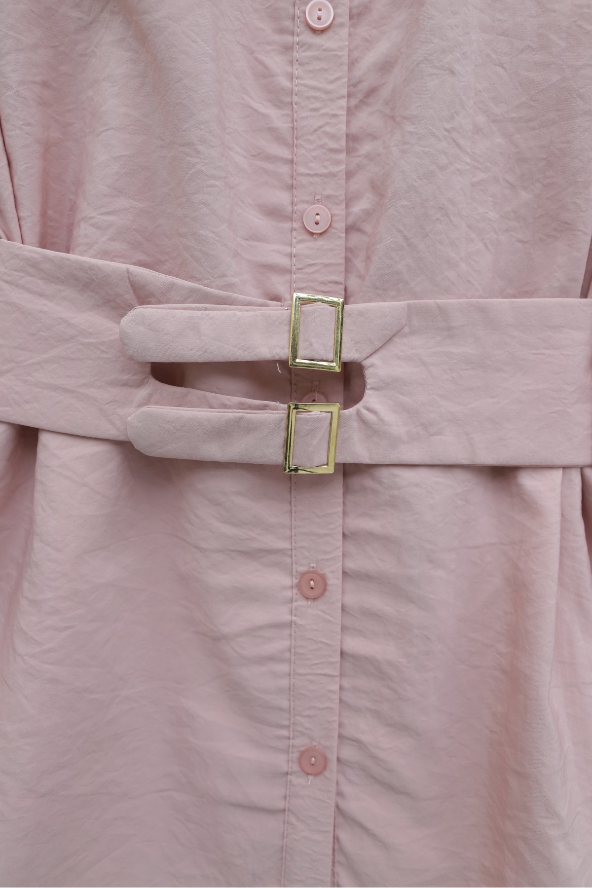 قميص كوبرا بحزام مطاطي مزدوج الإبزيم وأزرار أمامية -بودرة