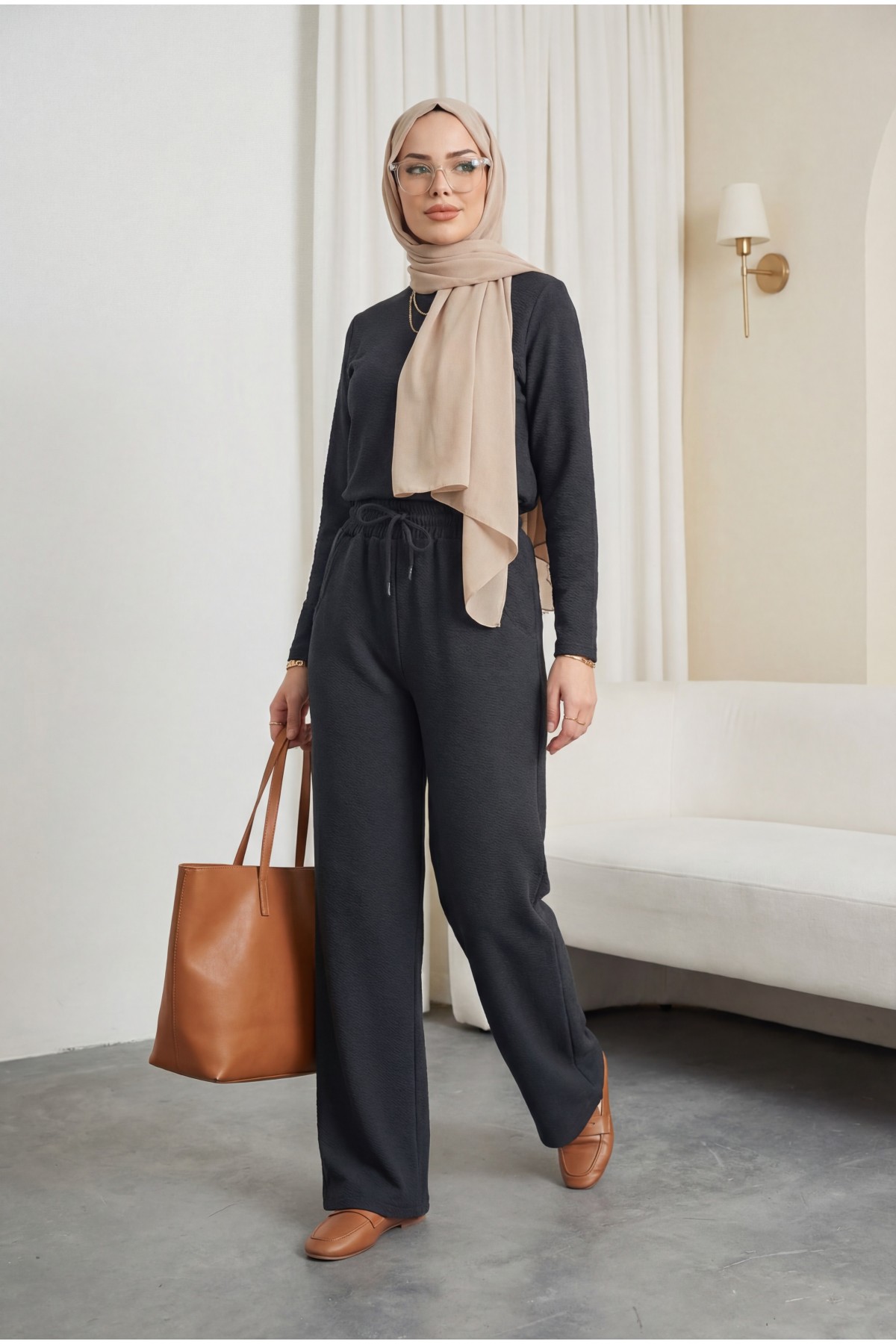 Zra Crepe Trousers with Pockets and Tied Waist -Black
