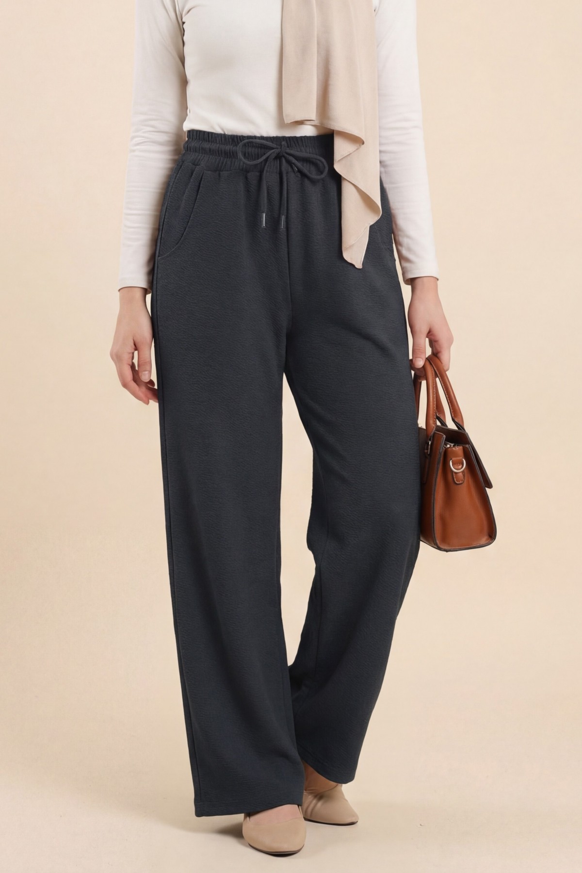 Zra Crepe Trousers with Pockets and Tied Waist -Black