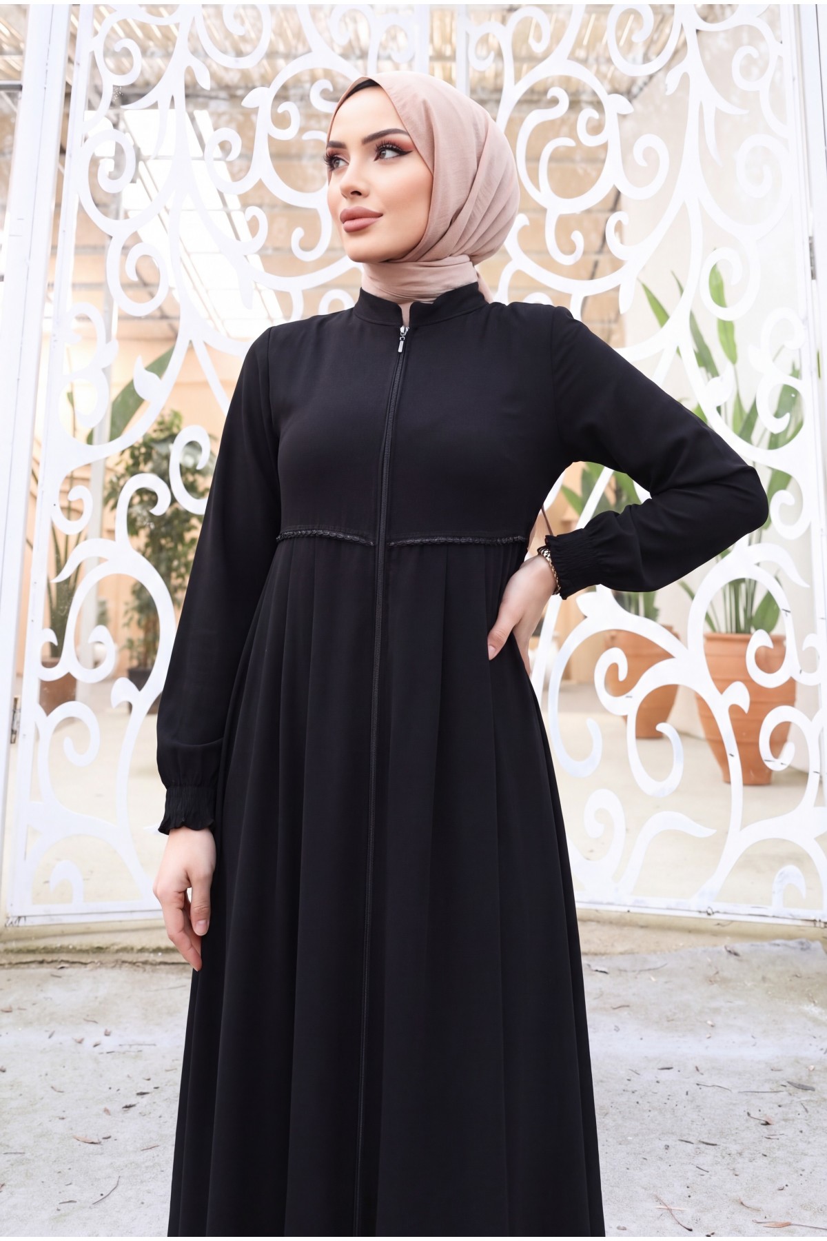 Abaya with Waist Scalloped Shoulder Pads and Elastic Sleeves -Black