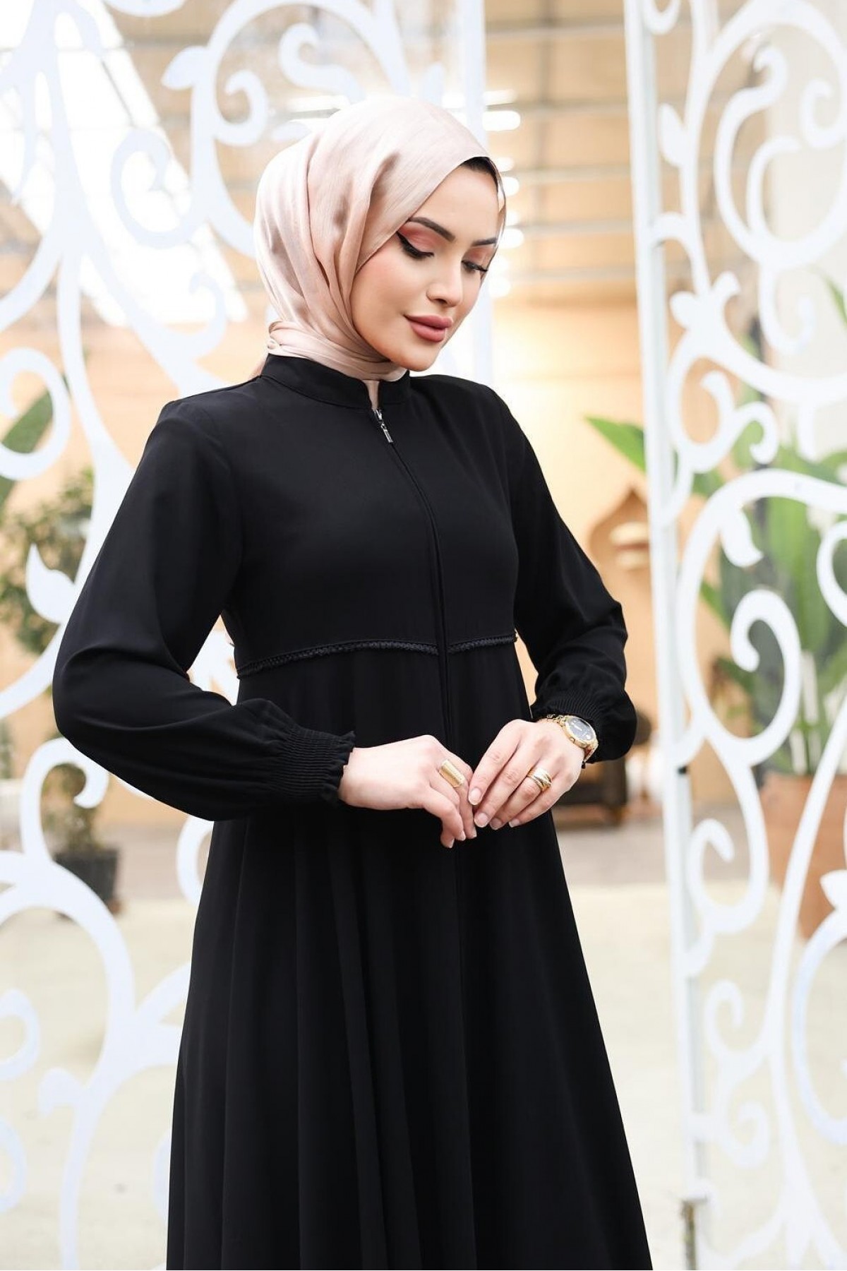 Abaya with Waist Scalloped Shoulder Pads and Elastic Sleeves -Black