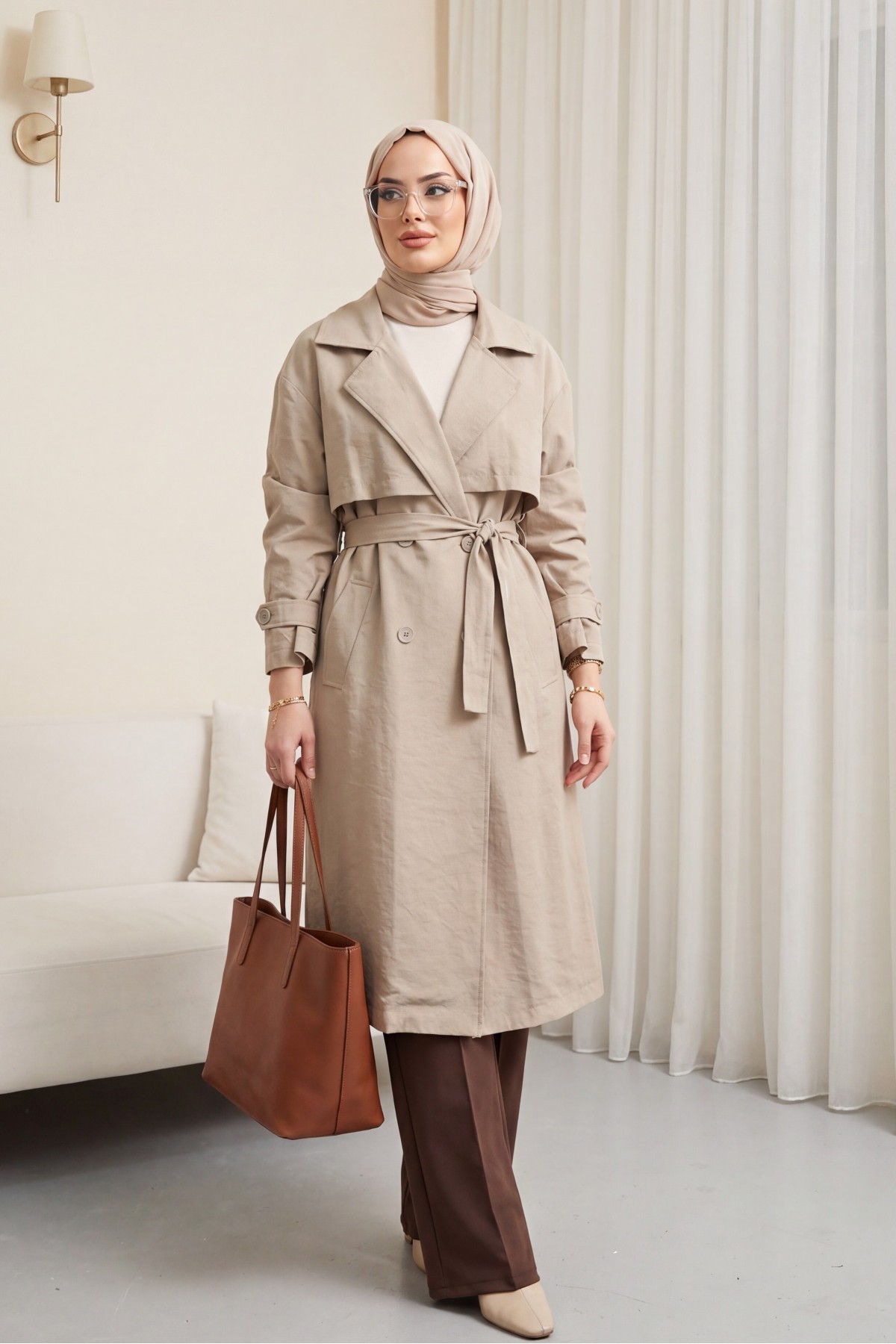 Trench coat made of polyester fabric with belt, pockets, and epauletted sleeves. -Stone