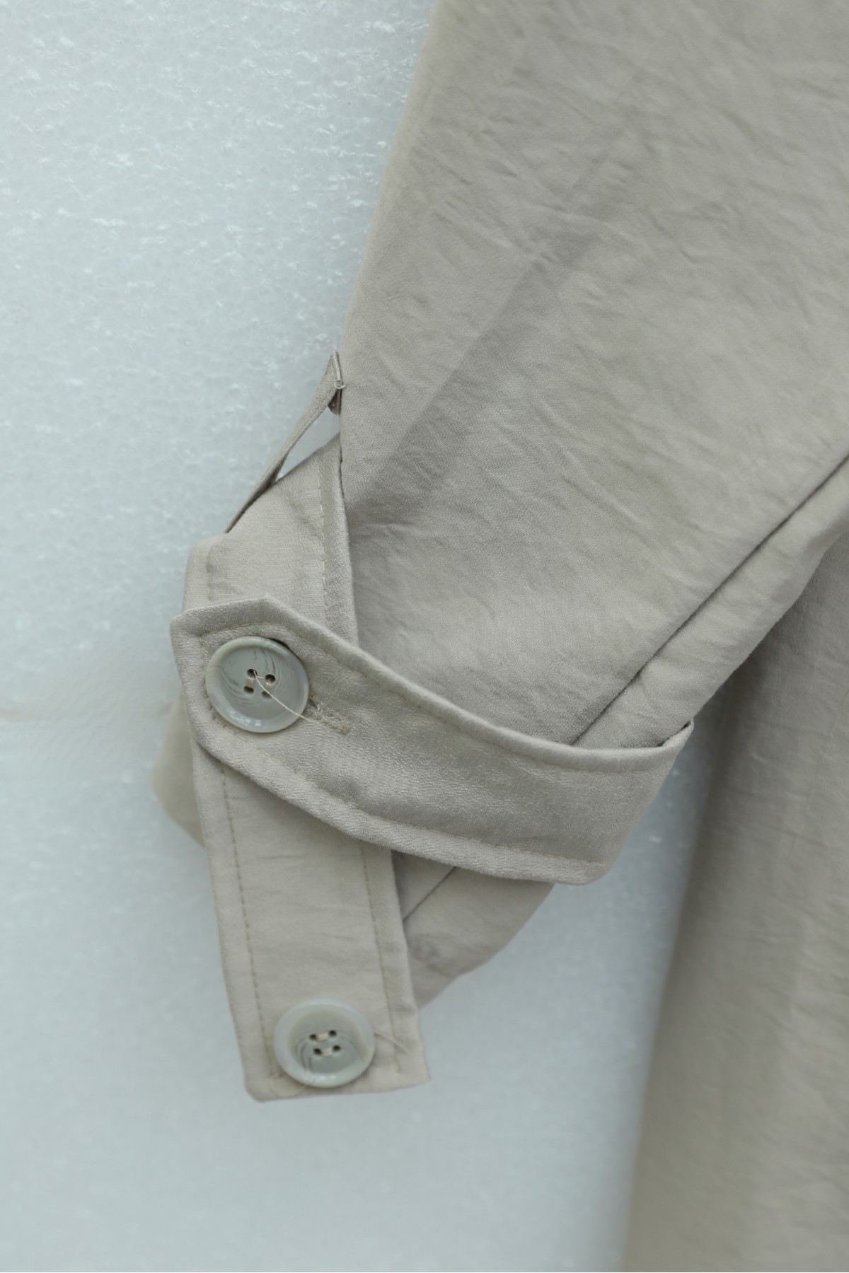 Trench coat made of polyester fabric with belt, pockets, and epauletted sleeves. -Stone