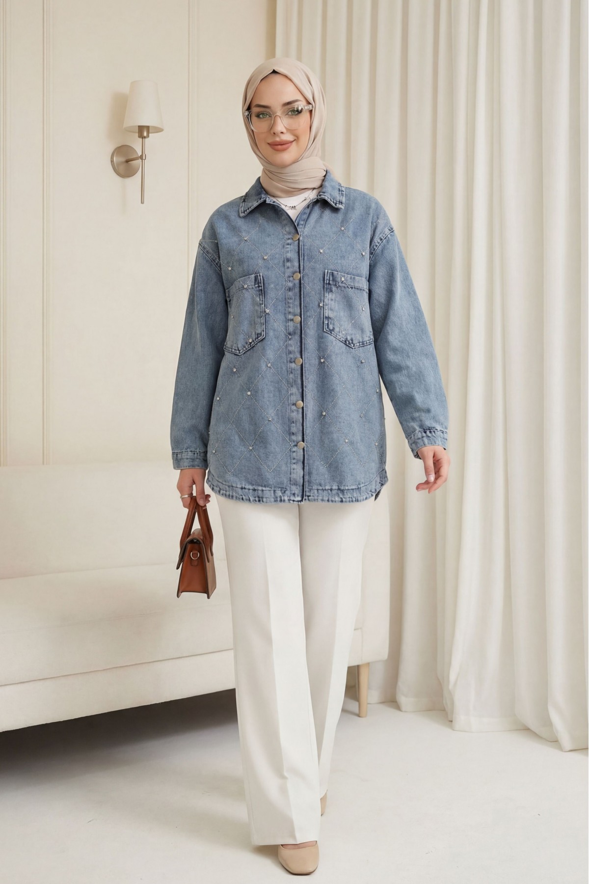 جاكيت جينز بأزرار أمامية مزين بأحجار الراين وجيبين  -جليدي