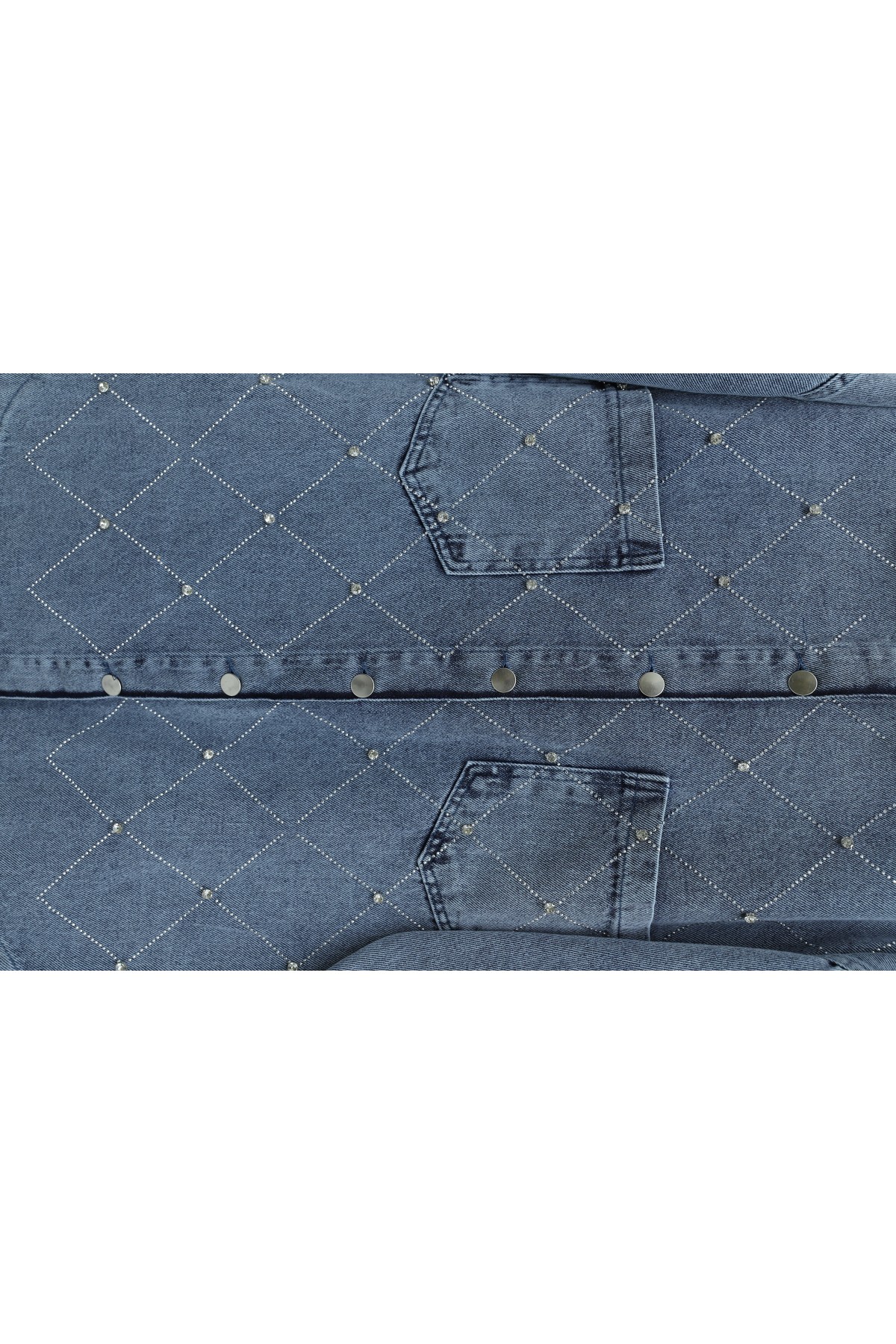 جاكيت جينز بأزرار أمامية مزين بأحجار الراين وجيبين  -جليدي