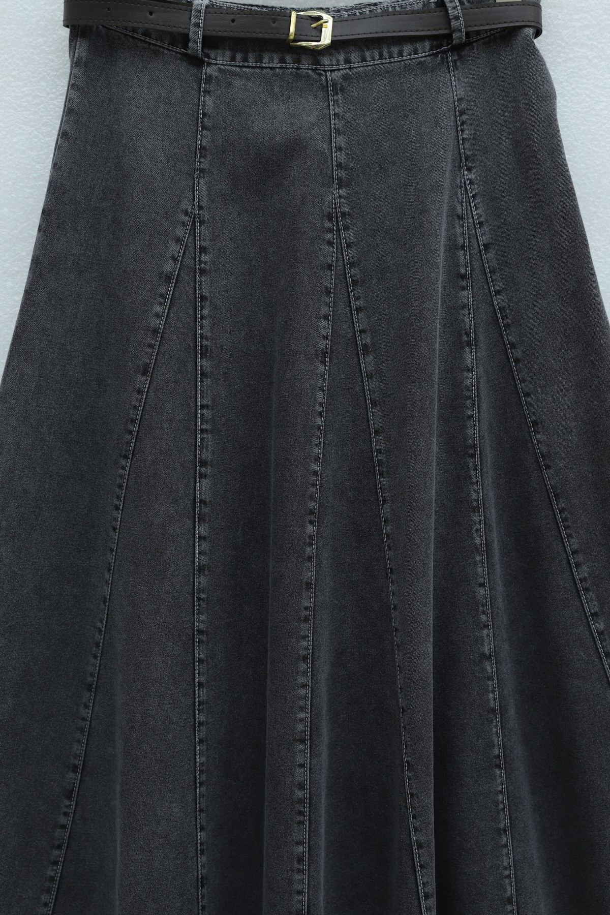 Tokalı Kemerli Fermuarlı Parçalı Kot Etek -Füme