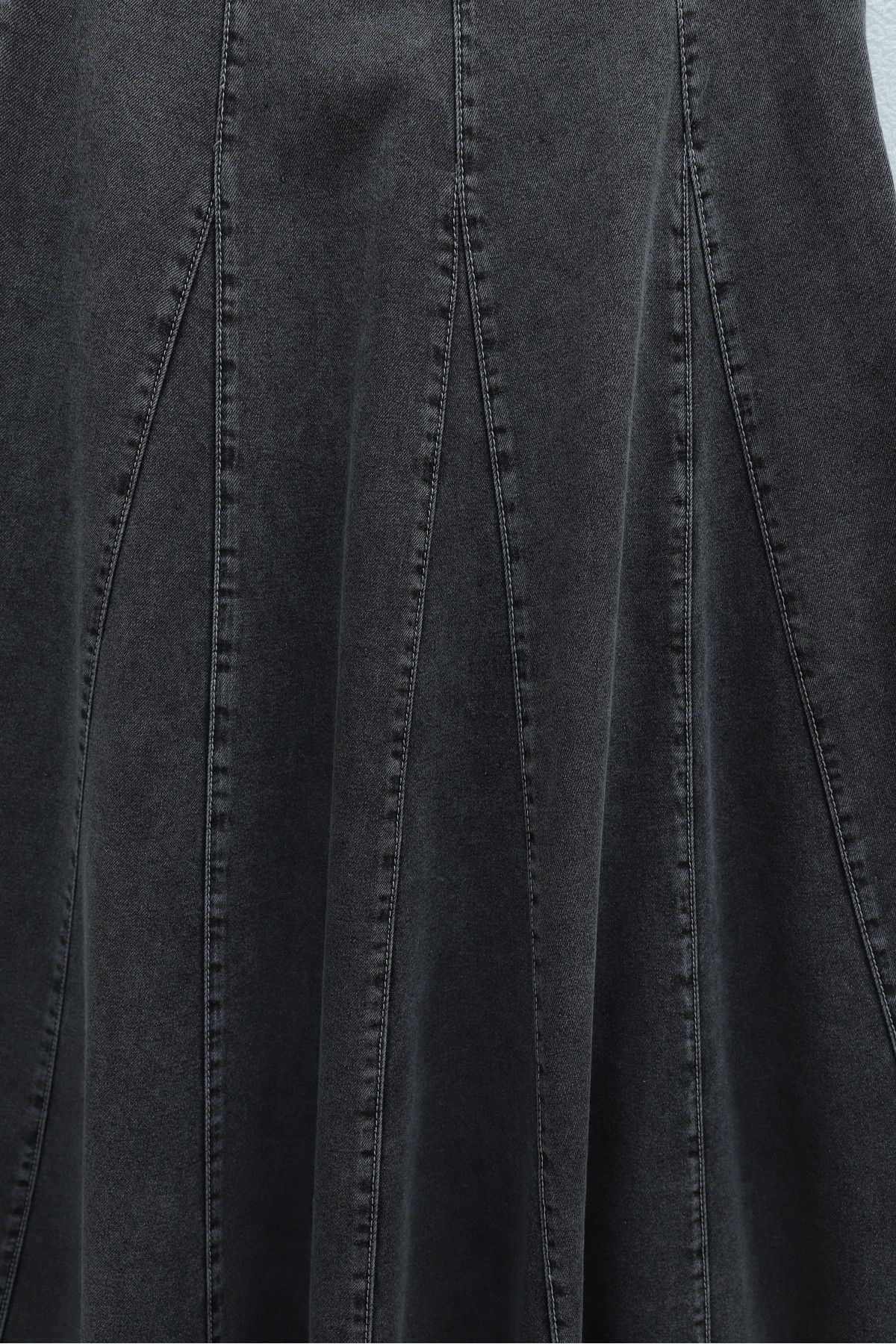 Tokalı Kemerli Fermuarlı Parçalı Kot Etek -Füme