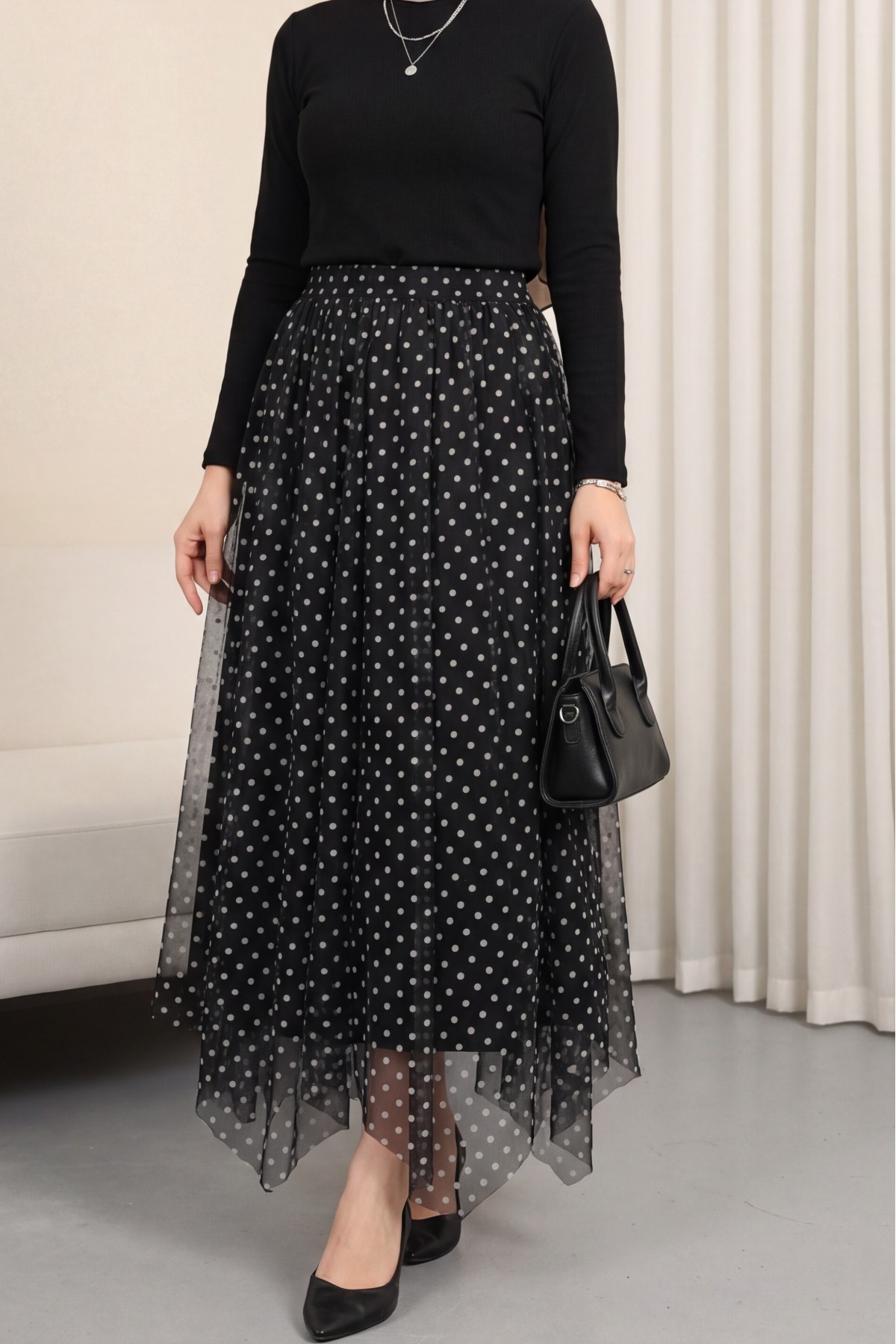 تنورة شيفون غير متماثلة، ذات ألواح، مبطنة، مع خصر مطاطي. -أسود