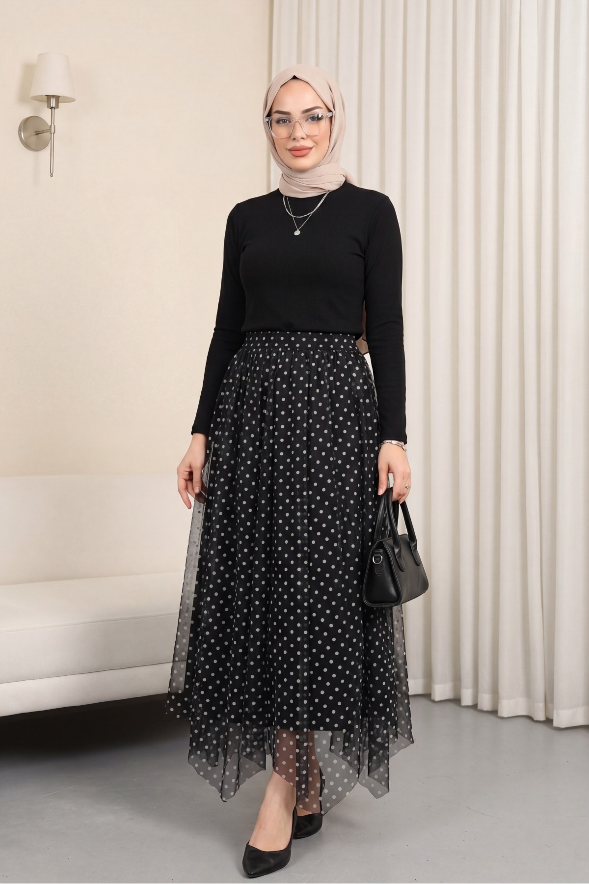 تنورة شيفون غير متماثلة، ذات ألواح، مبطنة، مع خصر مطاطي. -أسود