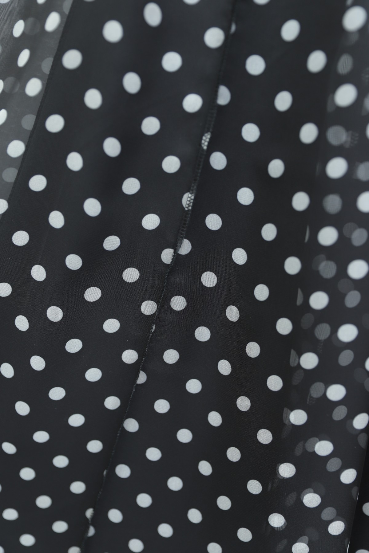 تنورة شيفون غير متماثلة، ذات ألواح، مبطنة، مع خصر مطاطي. -أسود