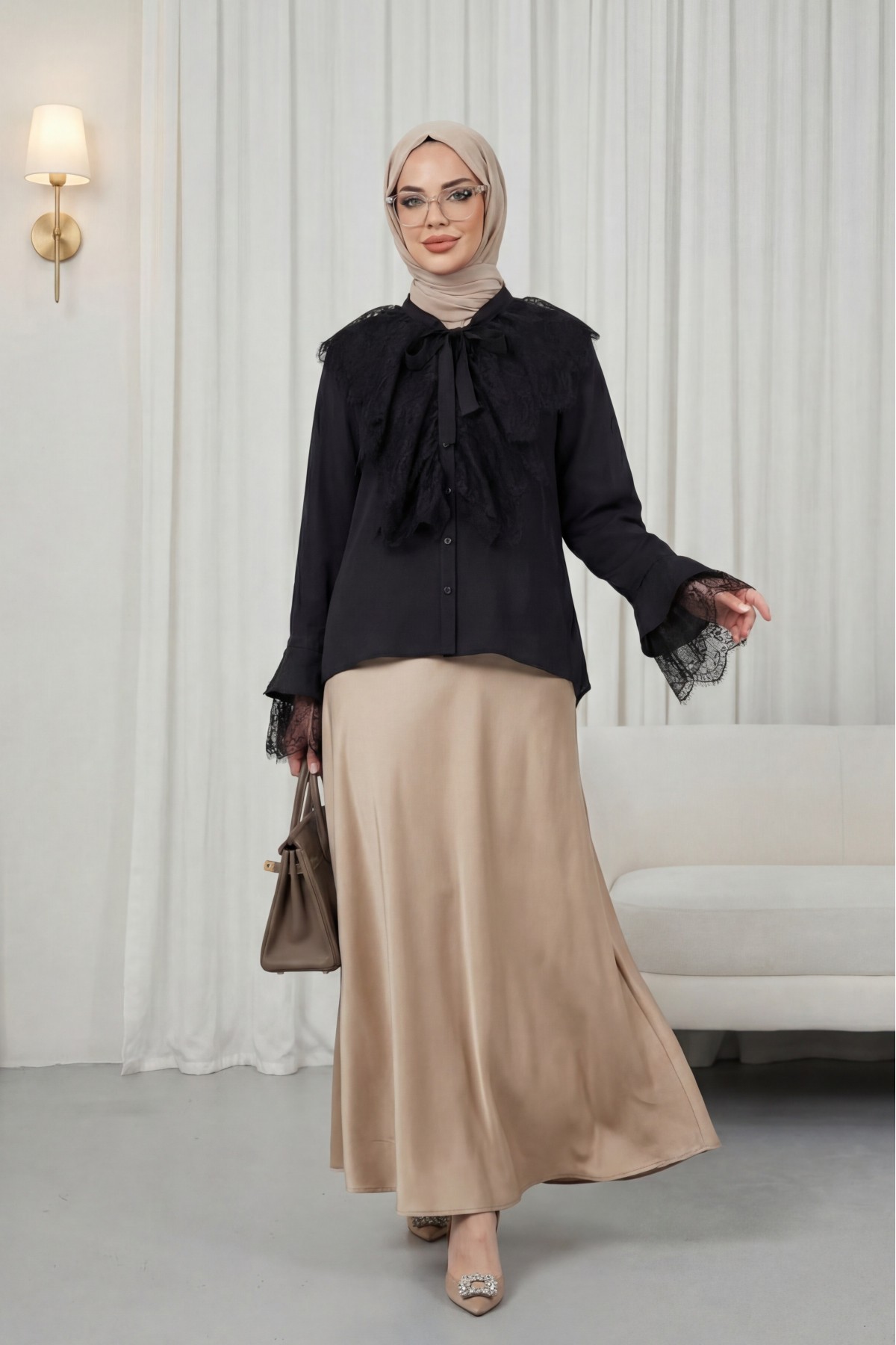 Yakası Bağcıklı Fırfırlı Dantel Detaylı Arkası Uzun Cupra Gömlek  -Siyah