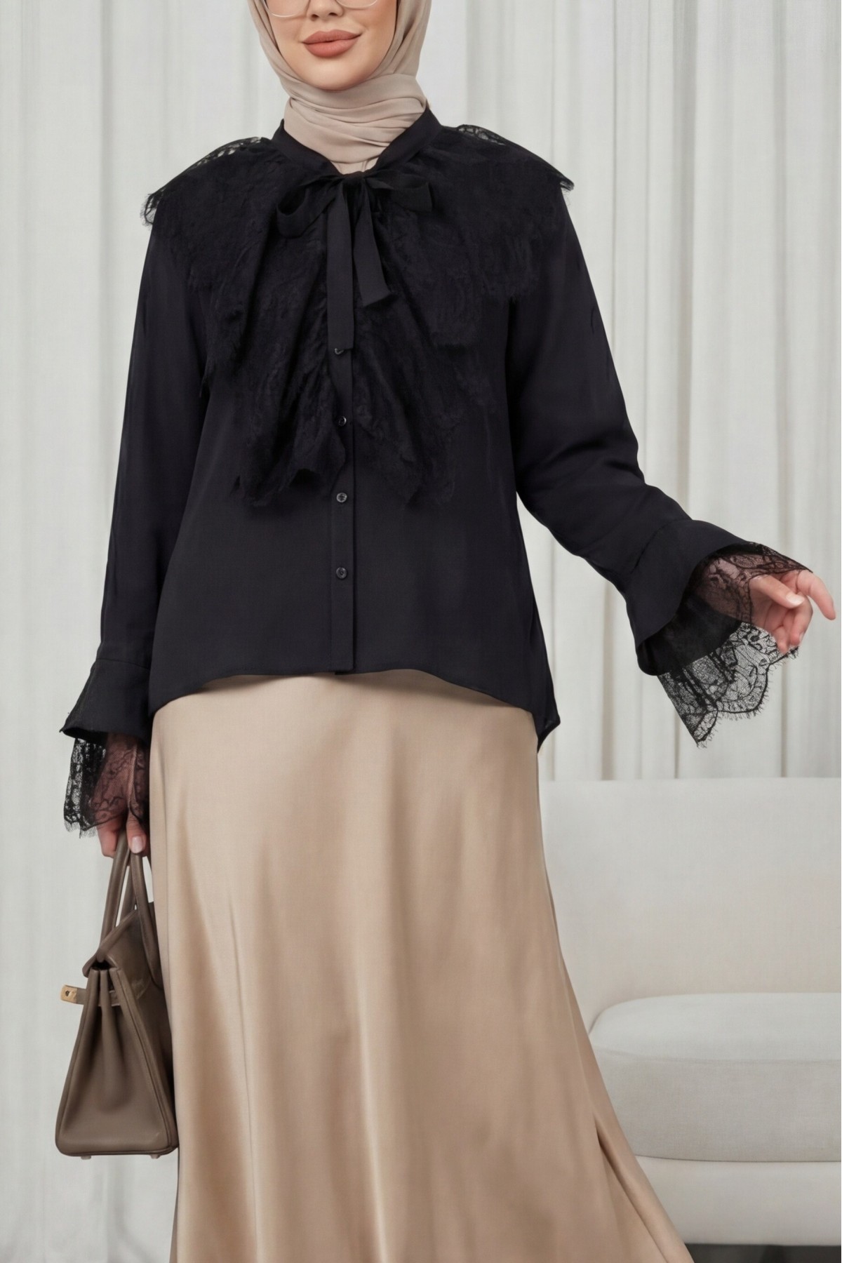 Yakası Bağcıklı Fırfırlı Dantel Detaylı Arkası Uzun Cupra Gömlek  -Siyah