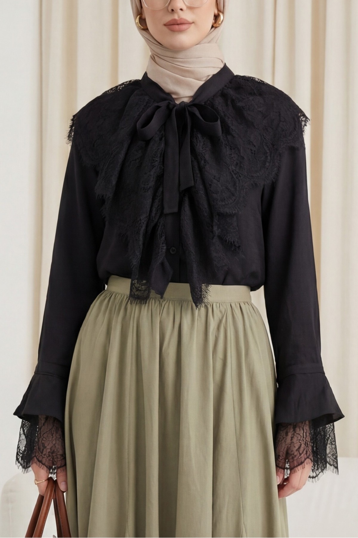 Yakası Bağcıklı Fırfırlı Dantel Detaylı Arkası Uzun Cupra Gömlek  -Siyah