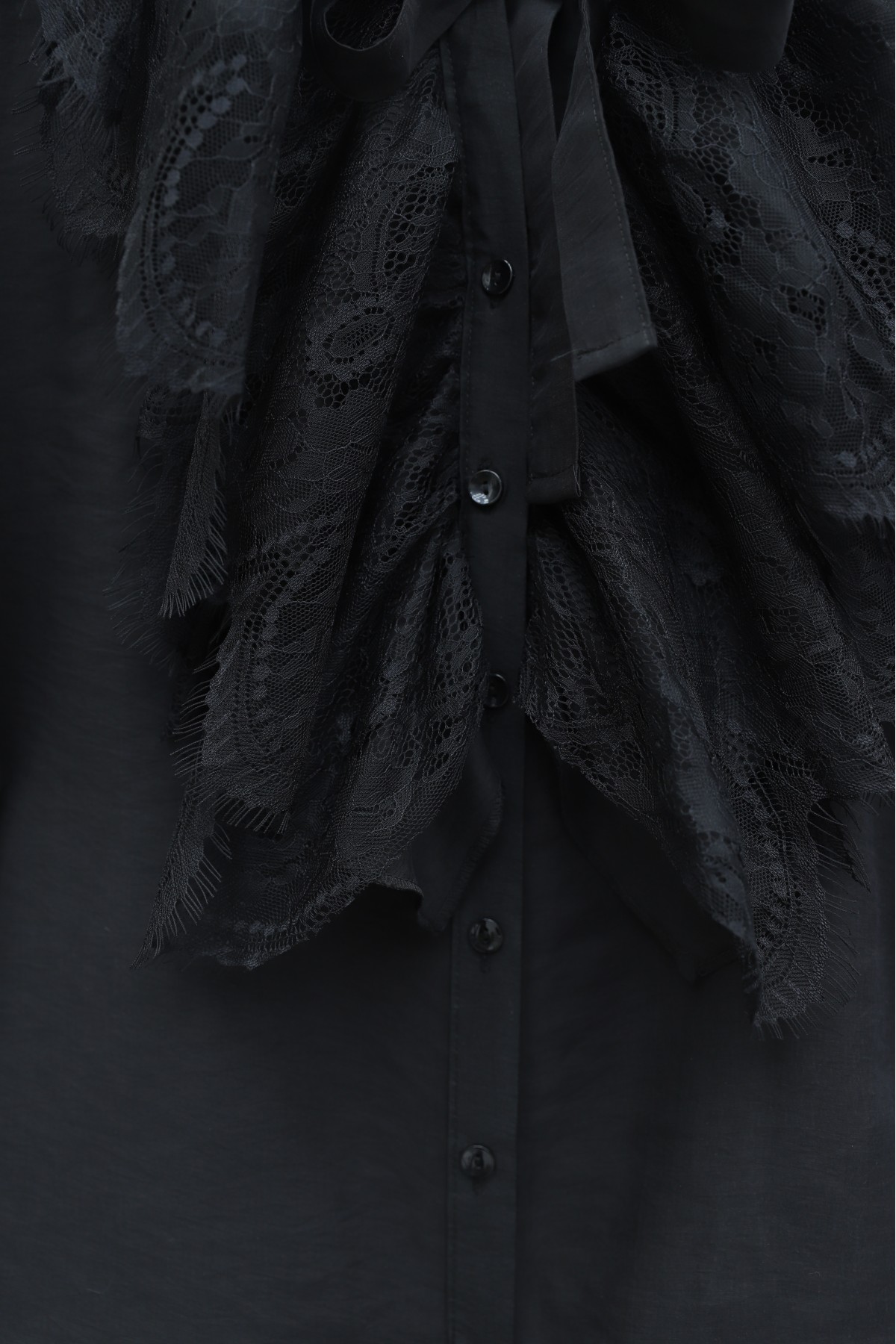 Yakası Bağcıklı Fırfırlı Dantel Detaylı Arkası Uzun Cupra Gömlek  -Siyah