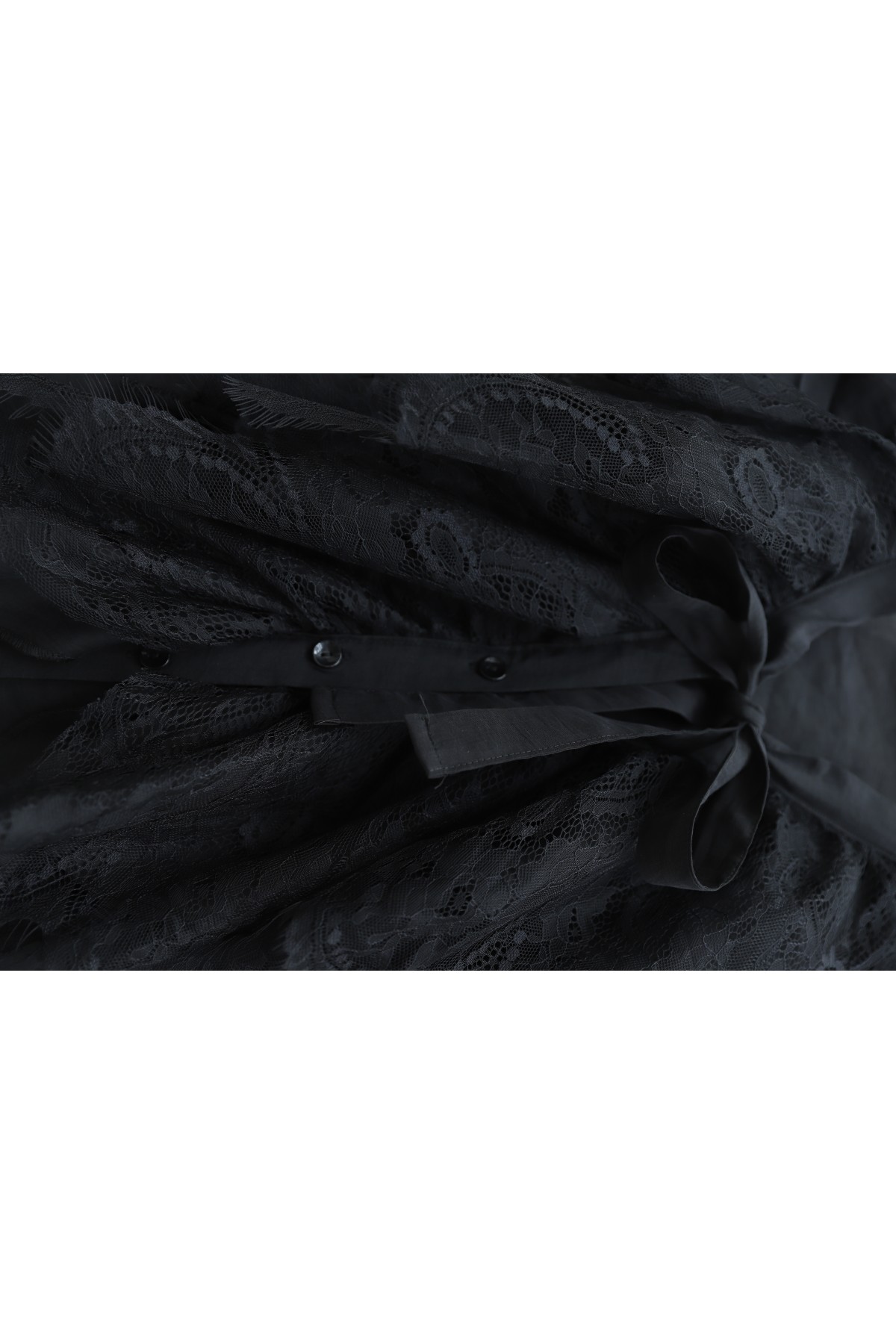 Yakası Bağcıklı Fırfırlı Dantel Detaylı Arkası Uzun Cupra Gömlek  -Siyah