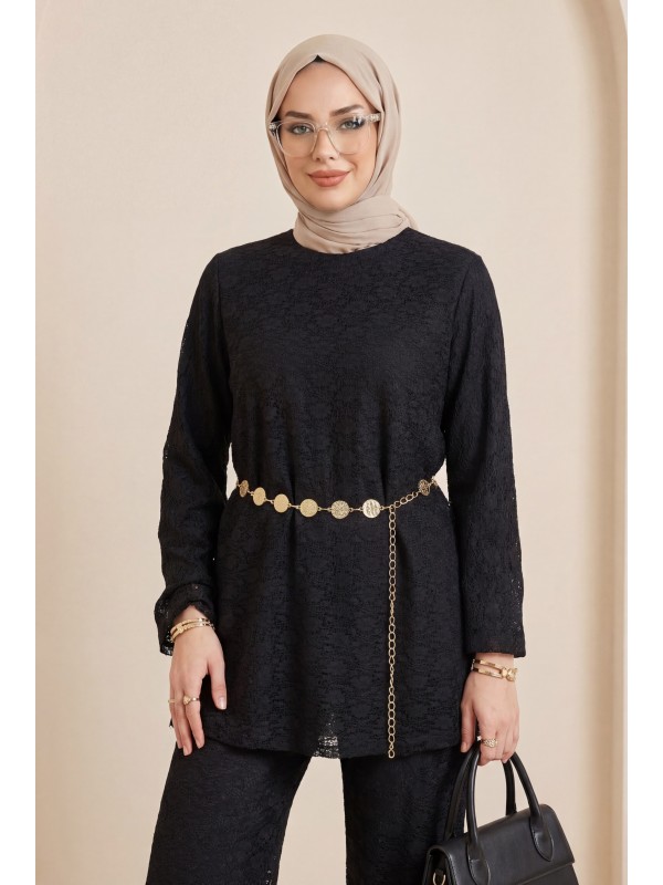 Yuvarlak Yaka Kemerli Dantel Detaylı Astarlı Pantolonlu Takım -Siyah