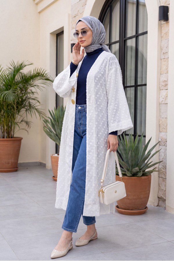 Broş Detaylı Yanları Yırtmaçlı Kabartma Puantiye Desenli Jakarlı Kimono  -Beyaz