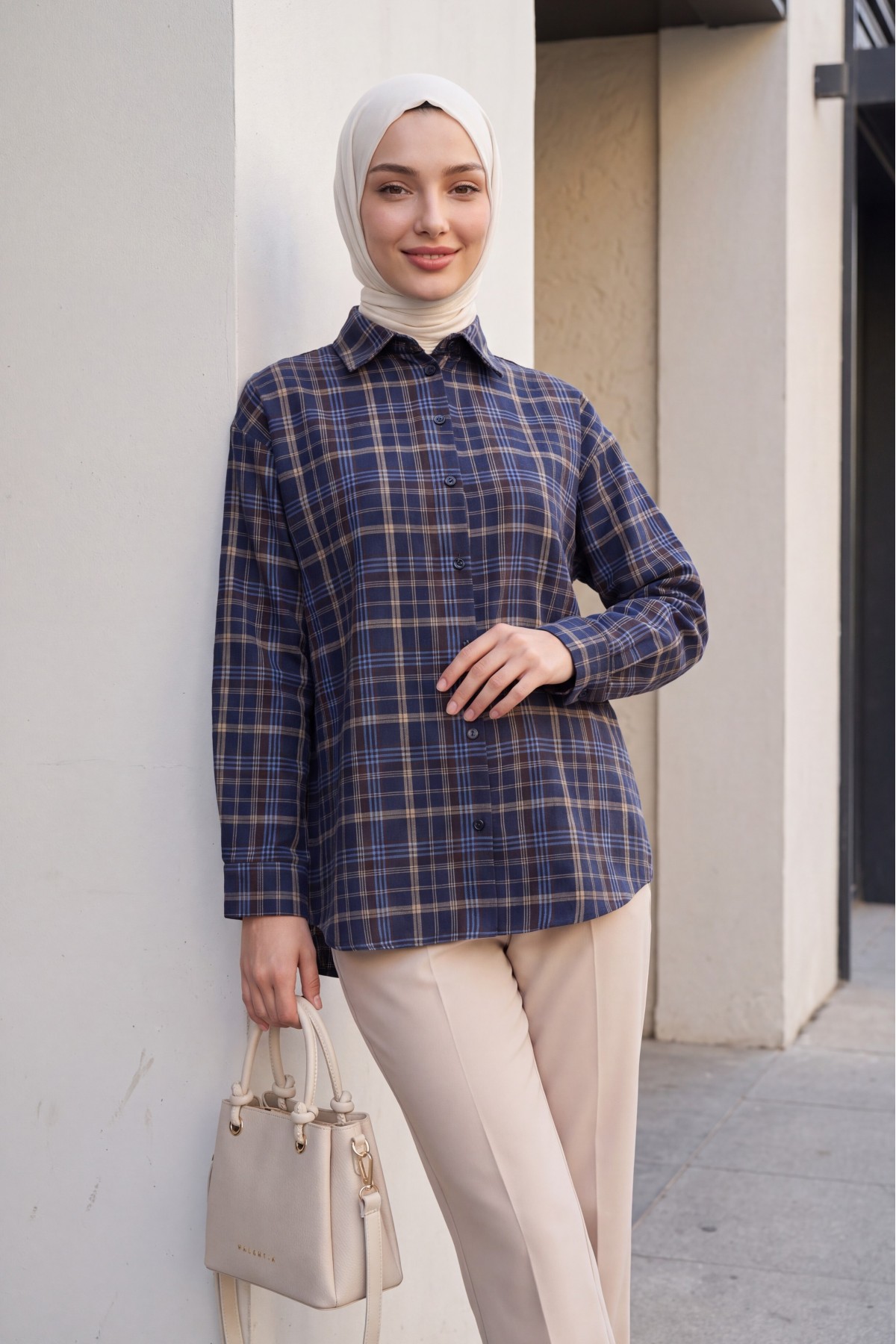Plaid Pattern Oval Cut Oversize Shirt -Navy blue