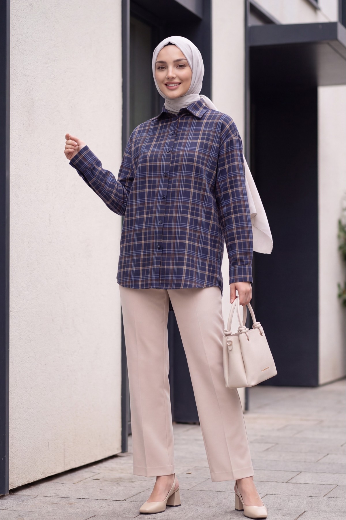 Plaid Pattern Oval Cut Oversize Shirt -Navy blue