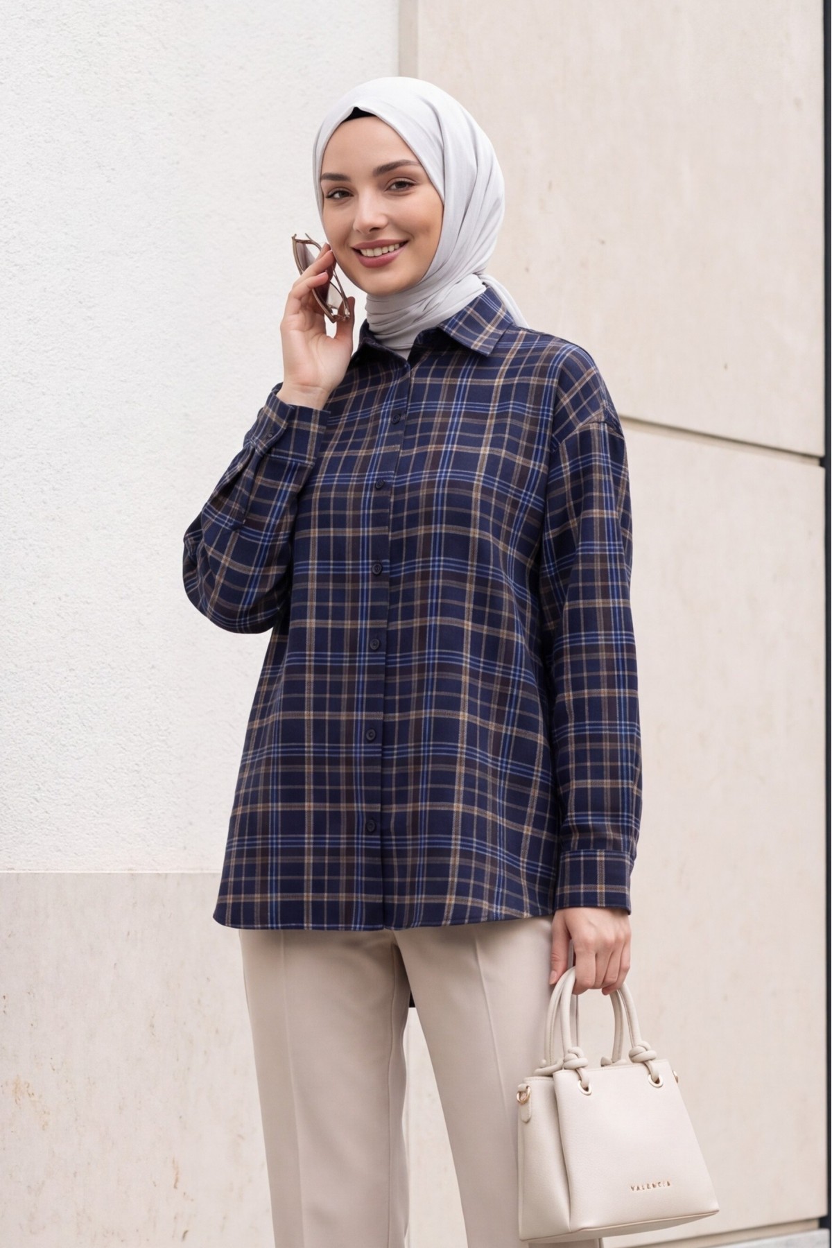Plaid Pattern Oval Cut Oversize Shirt -Navy blue