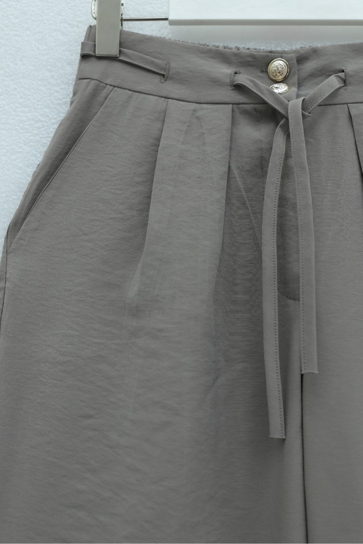 High-Waisted Tencel Pants with Drawstring Waist and Double Buttons -Mink color