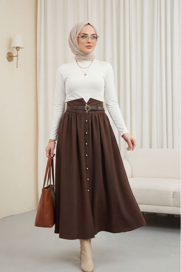 تنورة من قماش المودال بخصر عالٍ مزودة بحزام خصر مطاطي وحزام أمامي وأزرار. -بنى