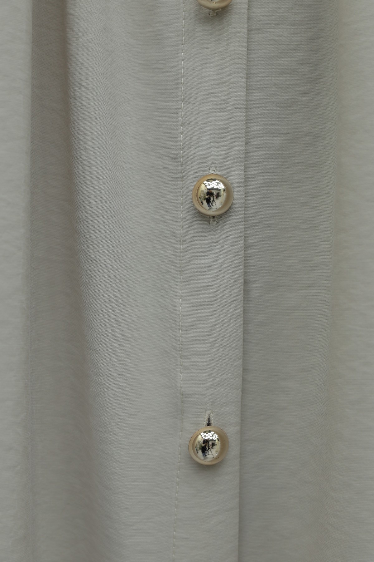 تنورة من قماش المودال بخصر عالٍ مزودة بحزام خصر مطاطي وحزام أمامي وأزرار. -حجر