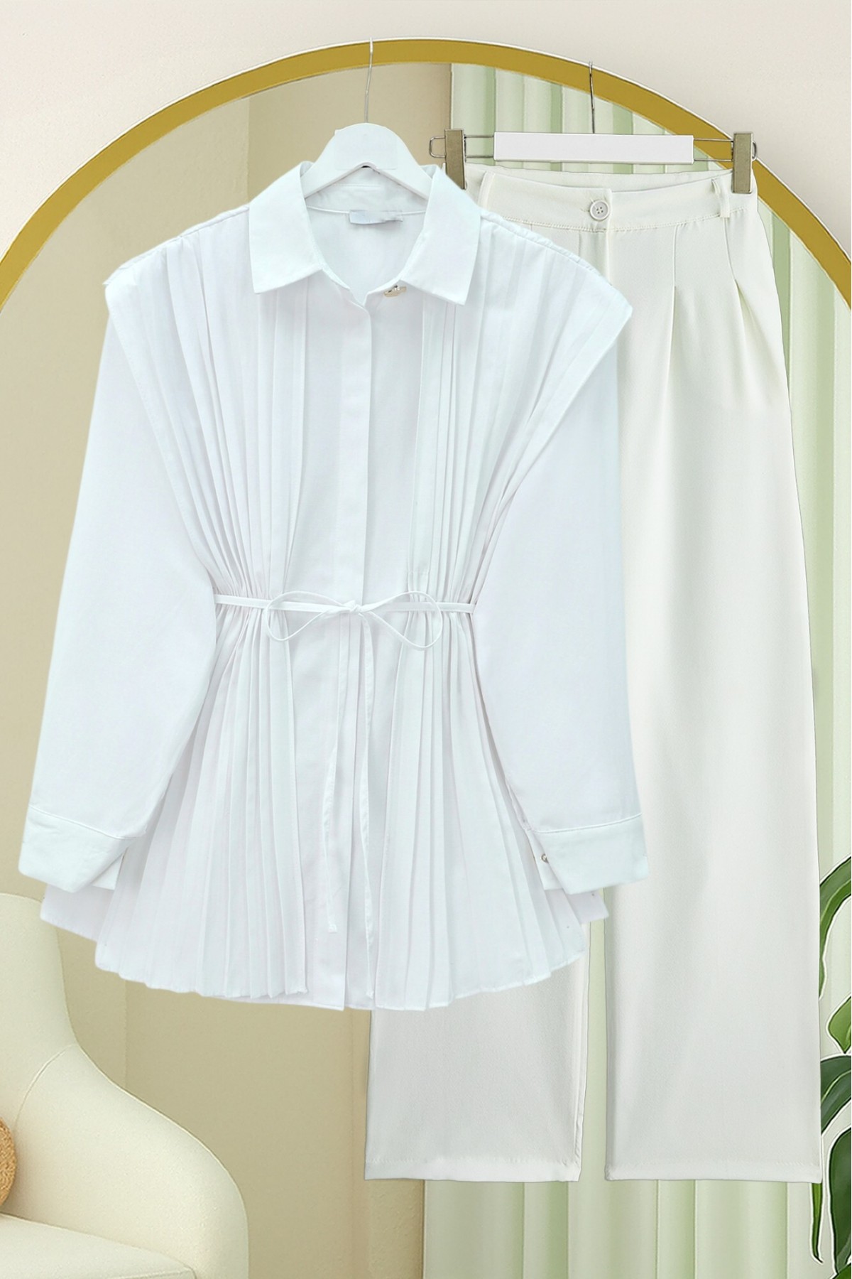 Önü ve Sırtı Pilise Detaylı Gizli Düğmeli Tasarım Gömlek -Beyaz