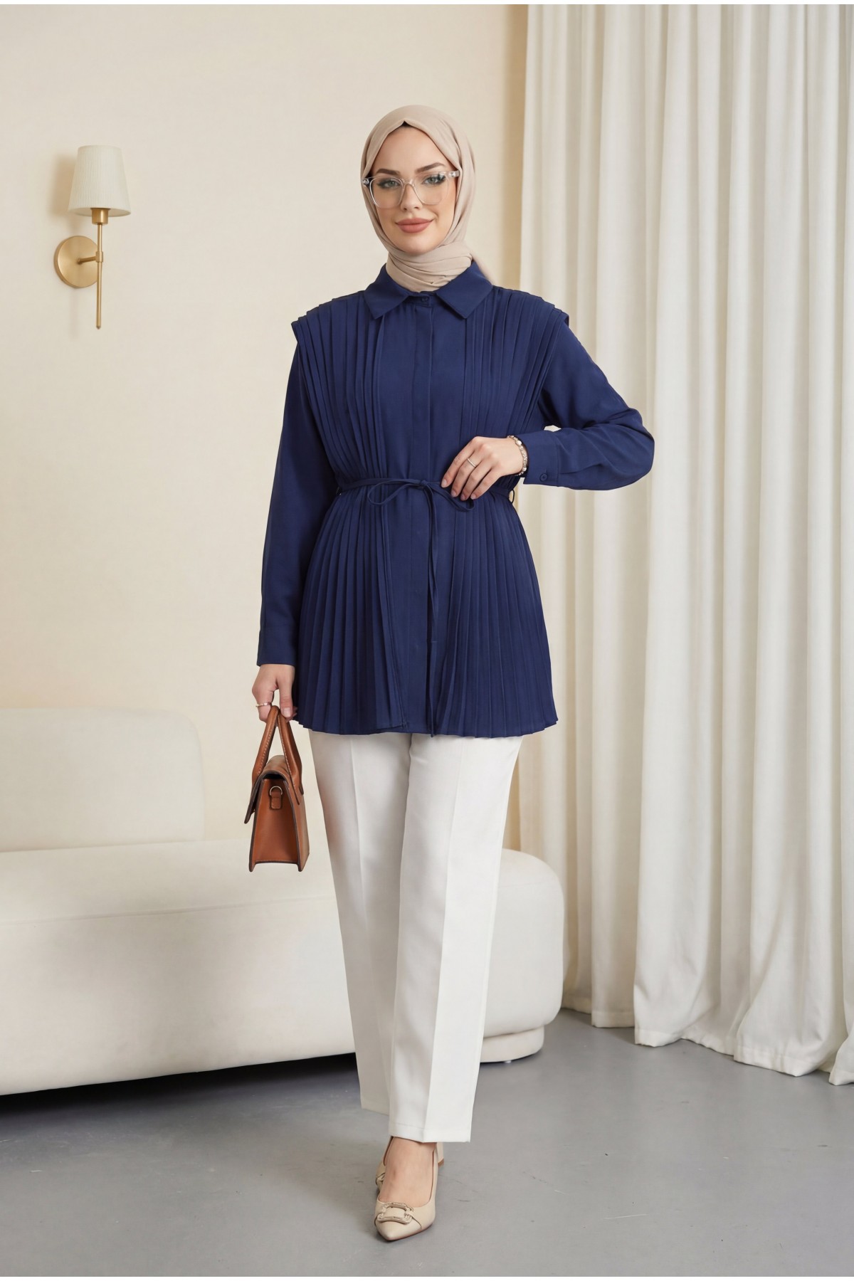 Önü ve Sırtı Pilise Detaylı Gizli Düğmeli Tasarım Gömlek -Laci