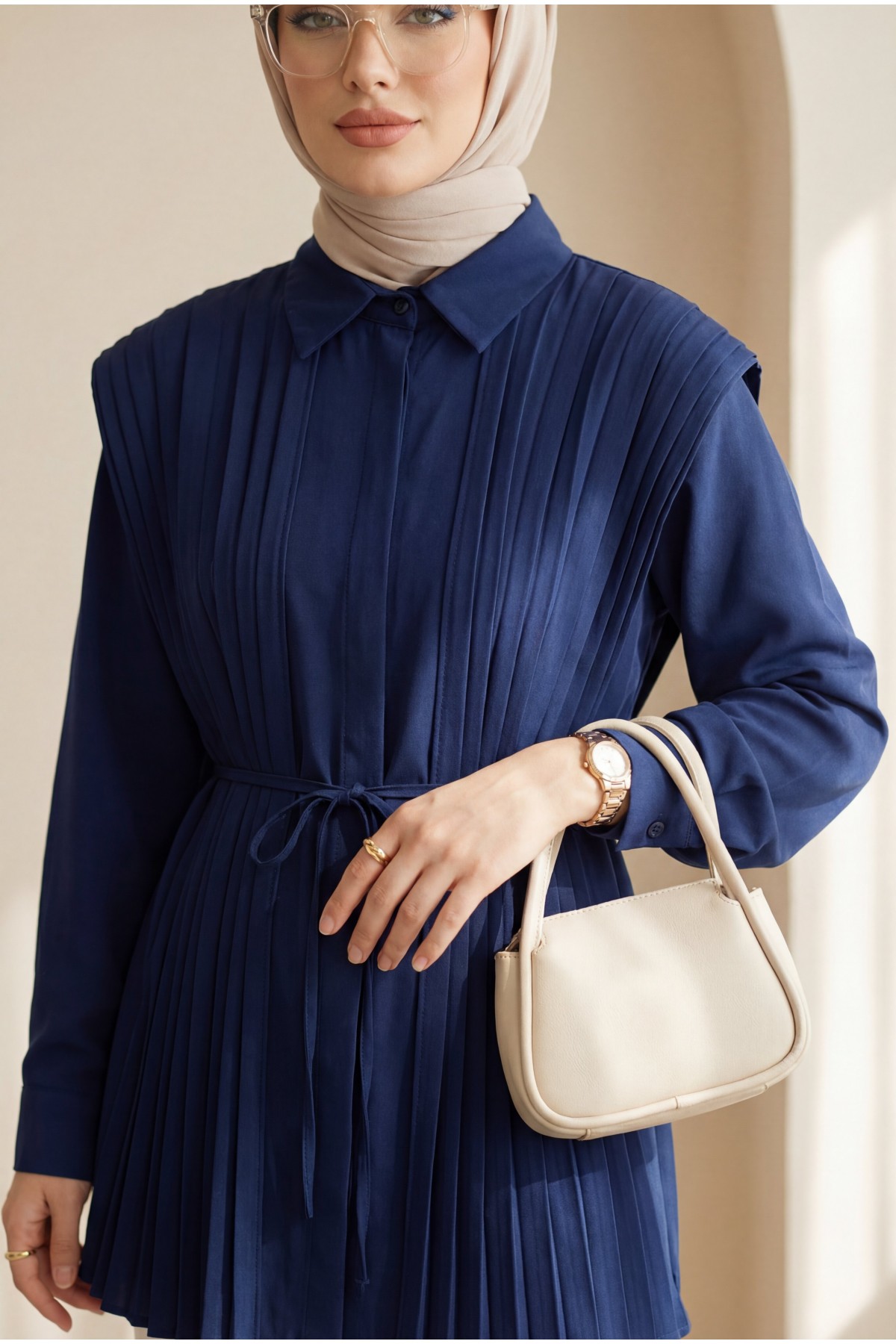 Önü ve Sırtı Pilise Detaylı Gizli Düğmeli Tasarım Gömlek -Laci