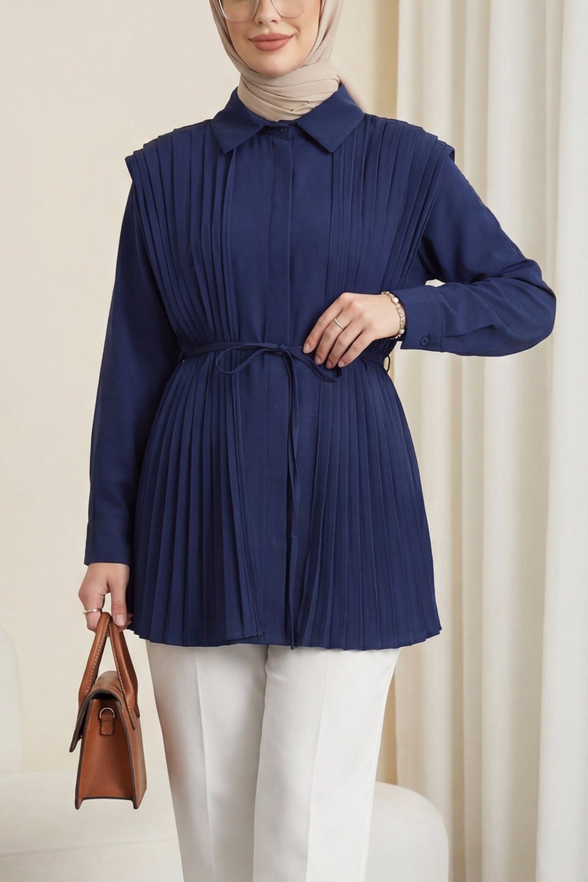 Önü ve Sırtı Pilise Detaylı Gizli Düğmeli Tasarım Gömlek -Laci