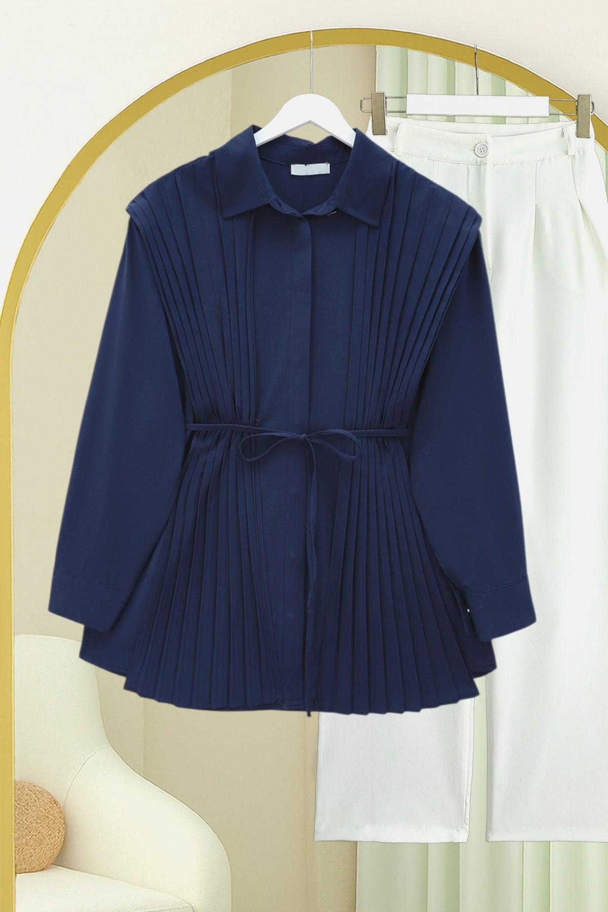 Önü ve Sırtı Pilise Detaylı Gizli Düğmeli Tasarım Gömlek -Laci