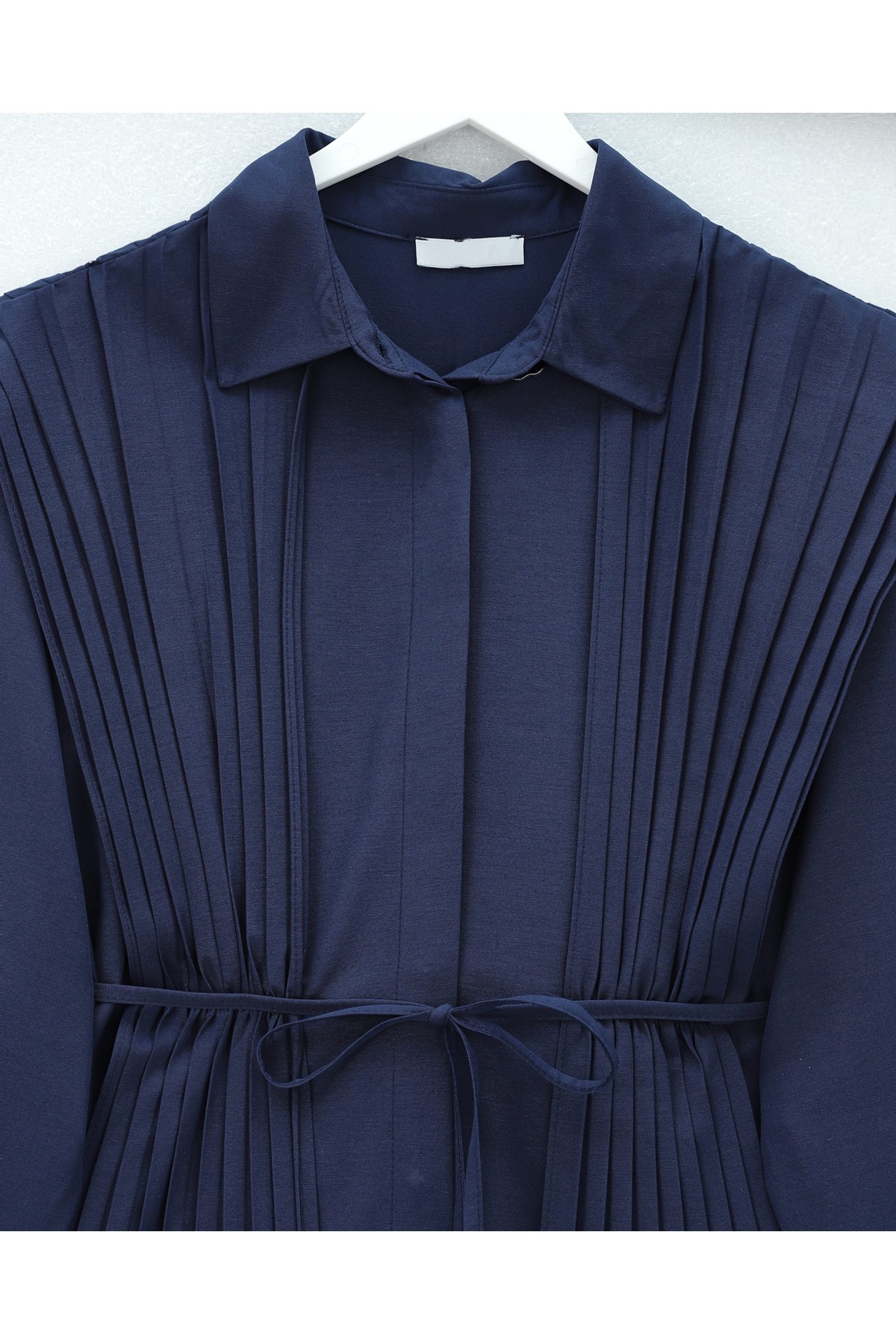 Önü ve Sırtı Pilise Detaylı Gizli Düğmeli Tasarım Gömlek -Laci