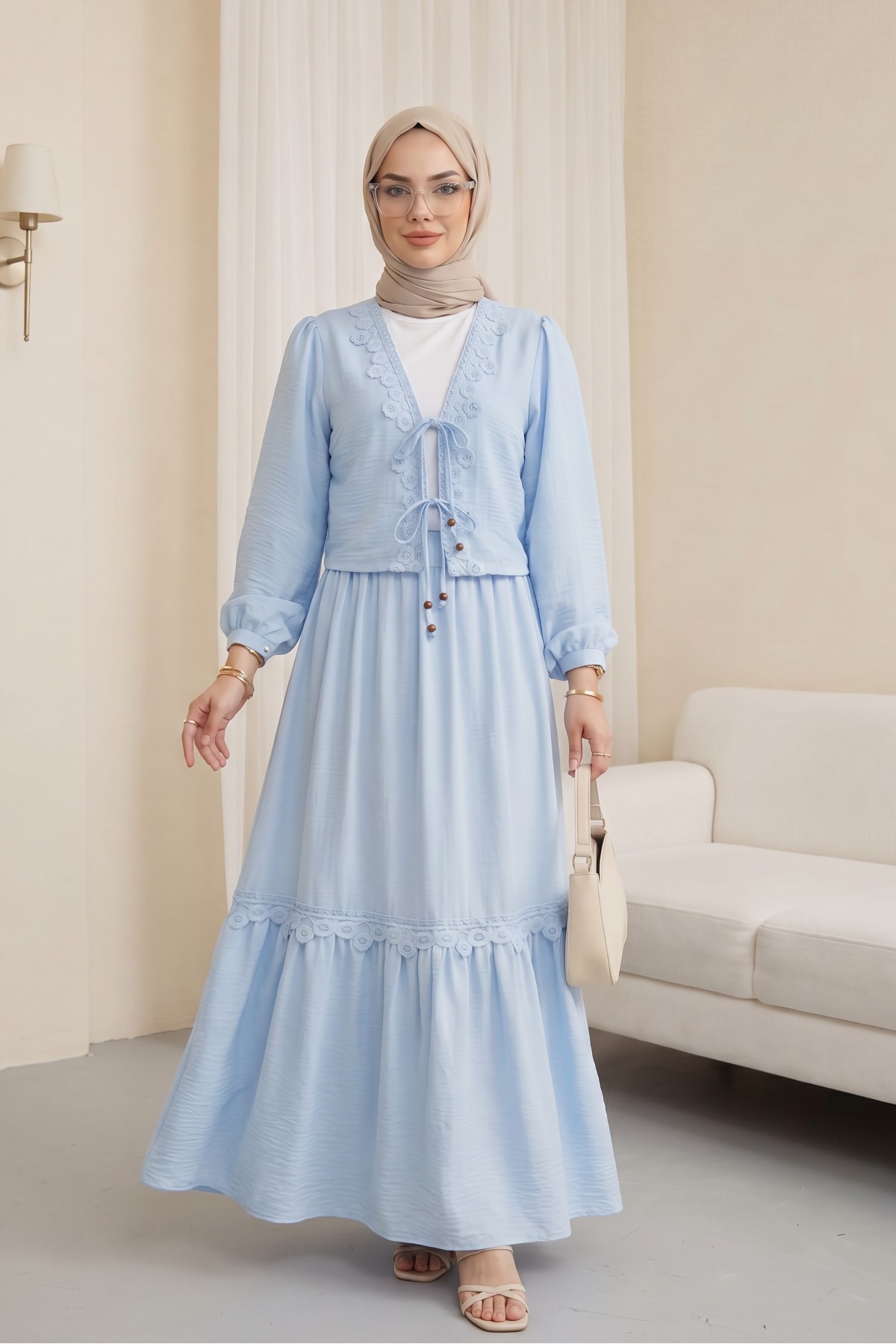 Front-tie, lace-detailed, lined linen set. -Baby Blue
