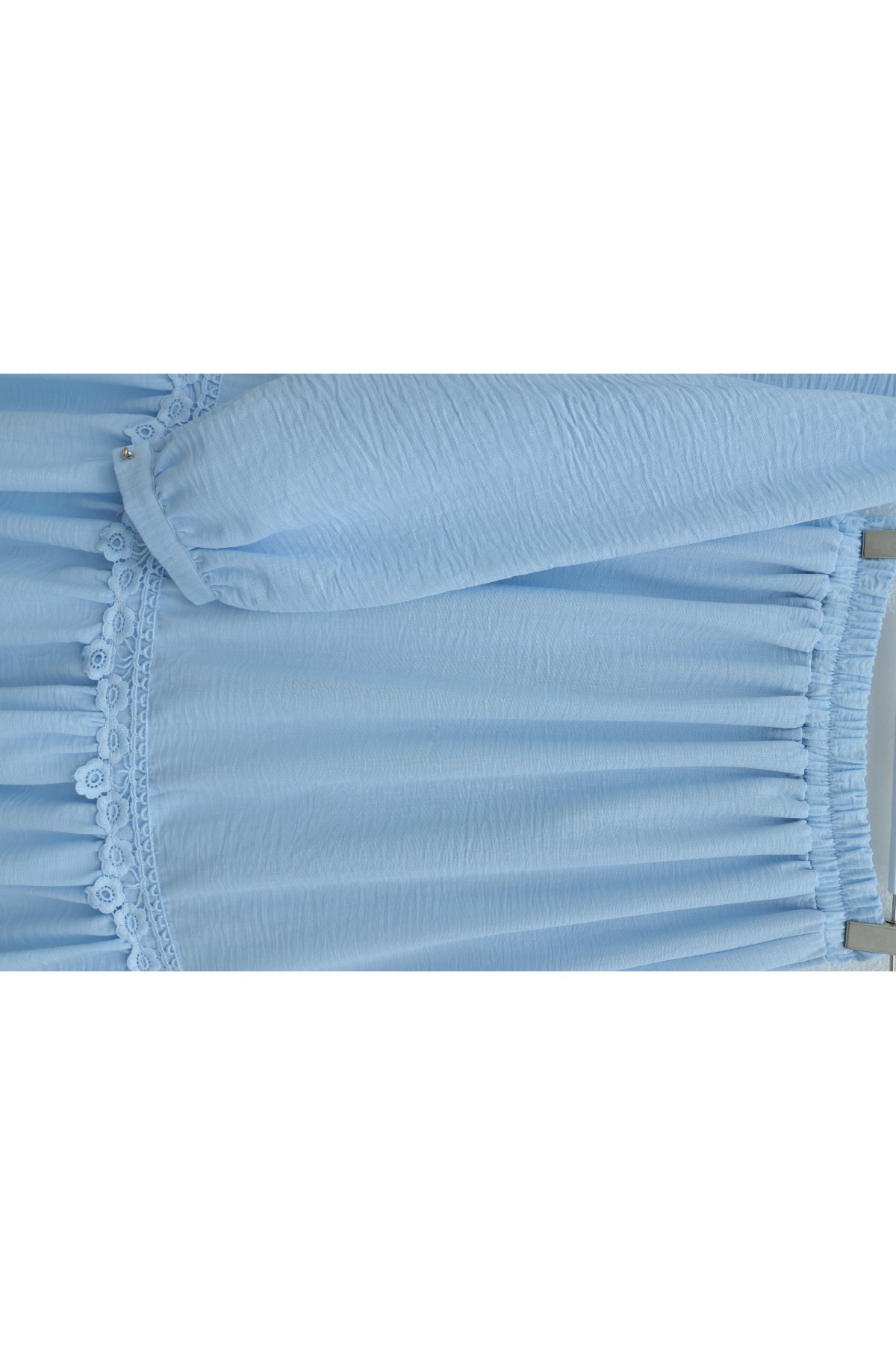 Front-tie, lace-detailed, lined linen set. -Baby Blue