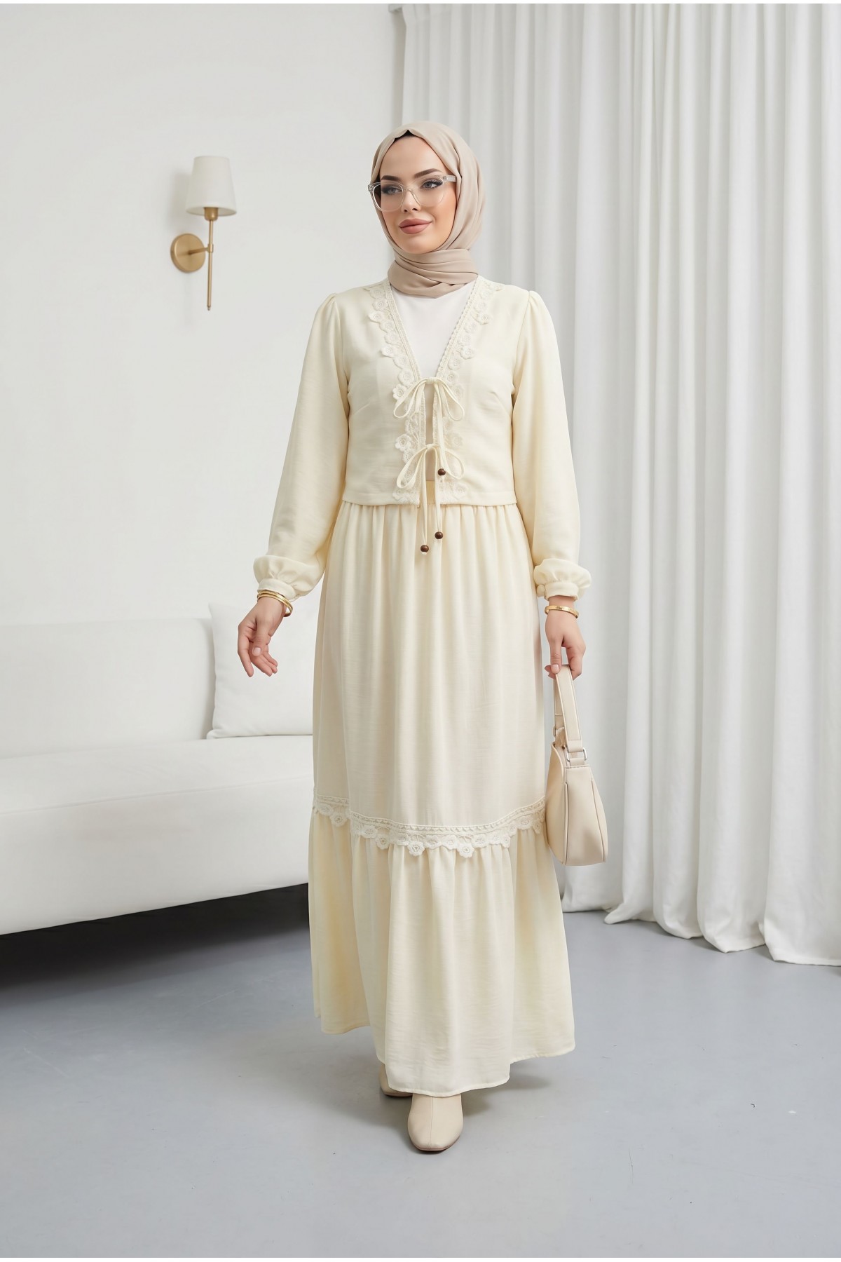 Front-tie, lace-detailed, lined linen set. -Light yellow