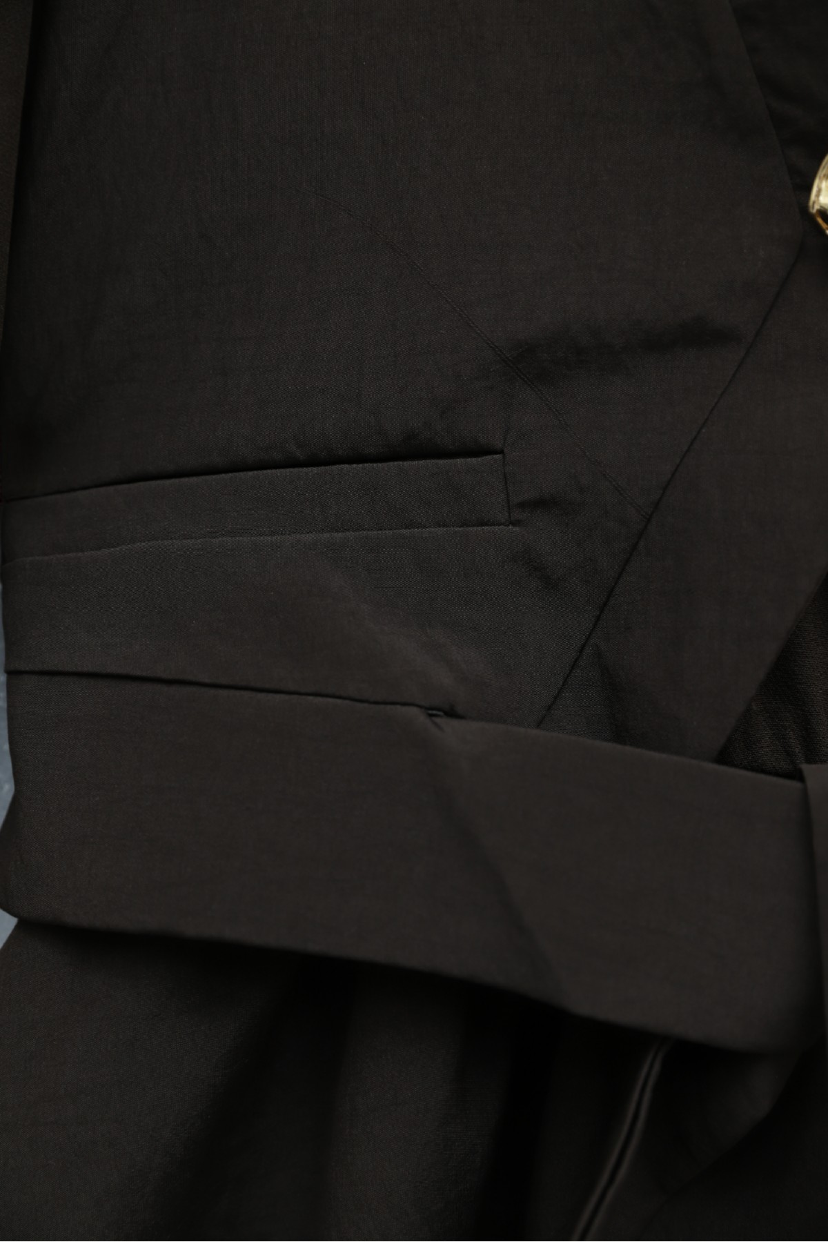 فستان كوبرا بخصر مطاطي وتفاصيل صدرية -بنى