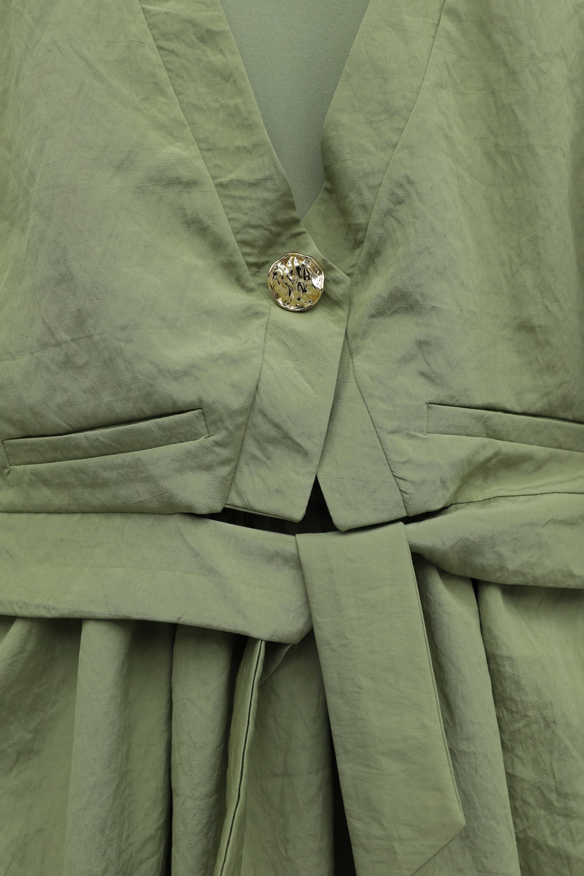 فستان كوبرا بخصر مطاطي وتفاصيل صدرية -كاجلا جرين