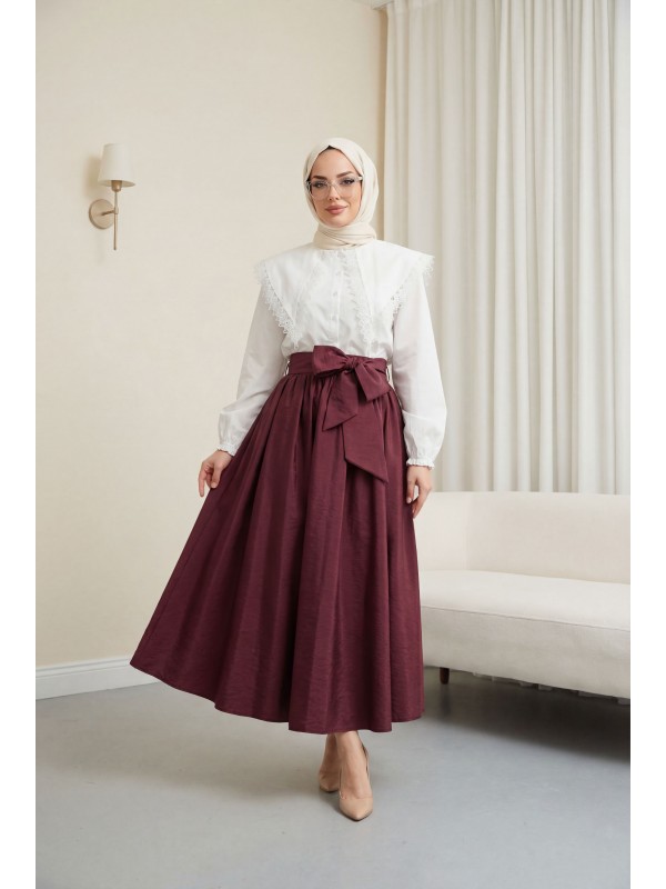 قميص بوبلين واسع الرقبة مزين بالدانتيل، مزود برباط وأساور مطاطية -أبيض